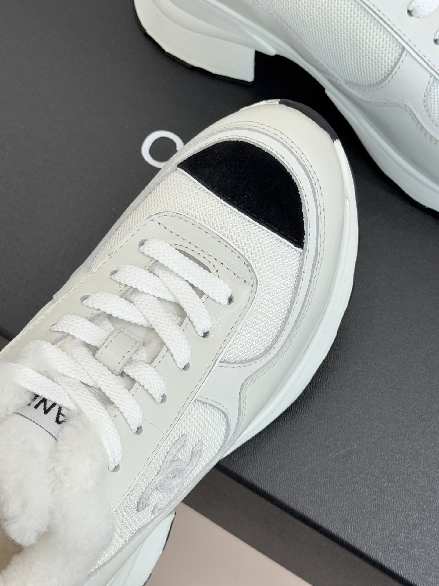 CHANE*｜小香25k双C熊猫羊毛粗跟高跟运动鞋老爹鞋当小香创新语言碰撞老爹鞋的复古浪潮这双运动鞋以标