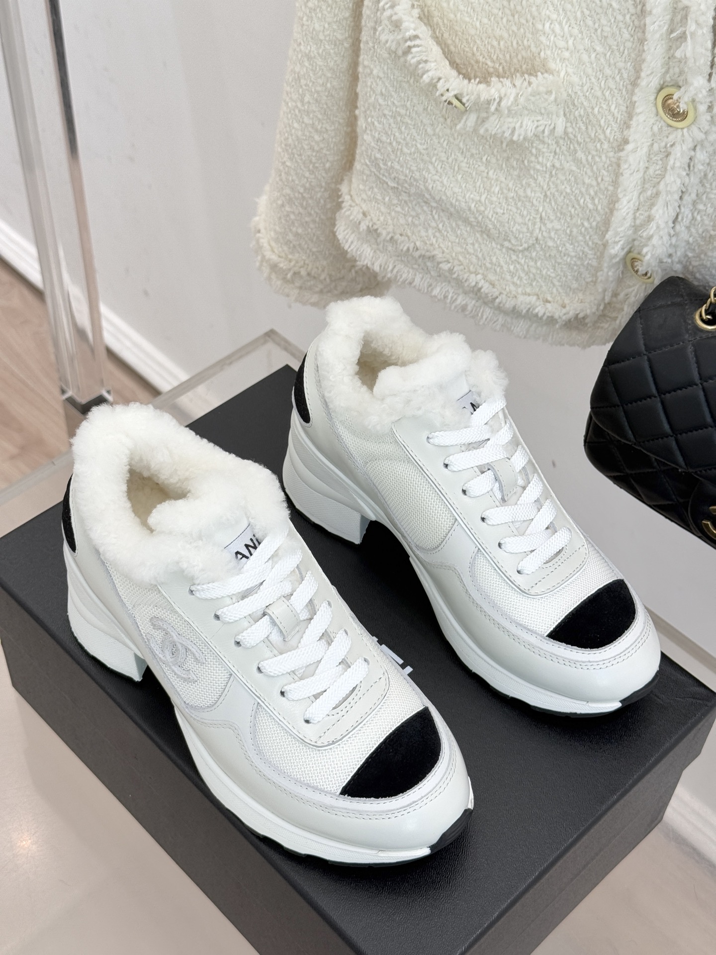 CHANE*｜小香25k双C熊猫羊毛粗跟高跟运动鞋老爹鞋当小香创新语言碰撞老爹鞋的复古浪潮这双运动鞋以标