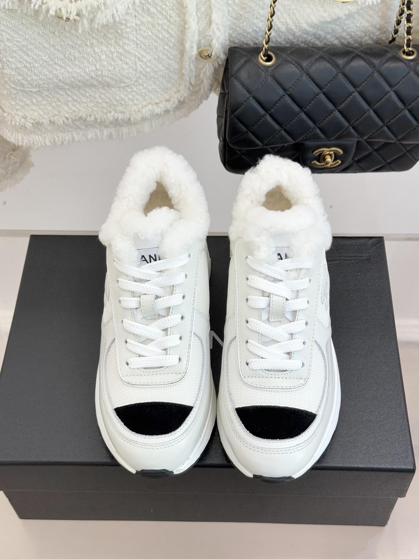 CHANE*｜小香25k双C熊猫羊毛粗跟高跟运动鞋老爹鞋当小香创新语言碰撞老爹鞋的复古浪潮这双运动鞋以标