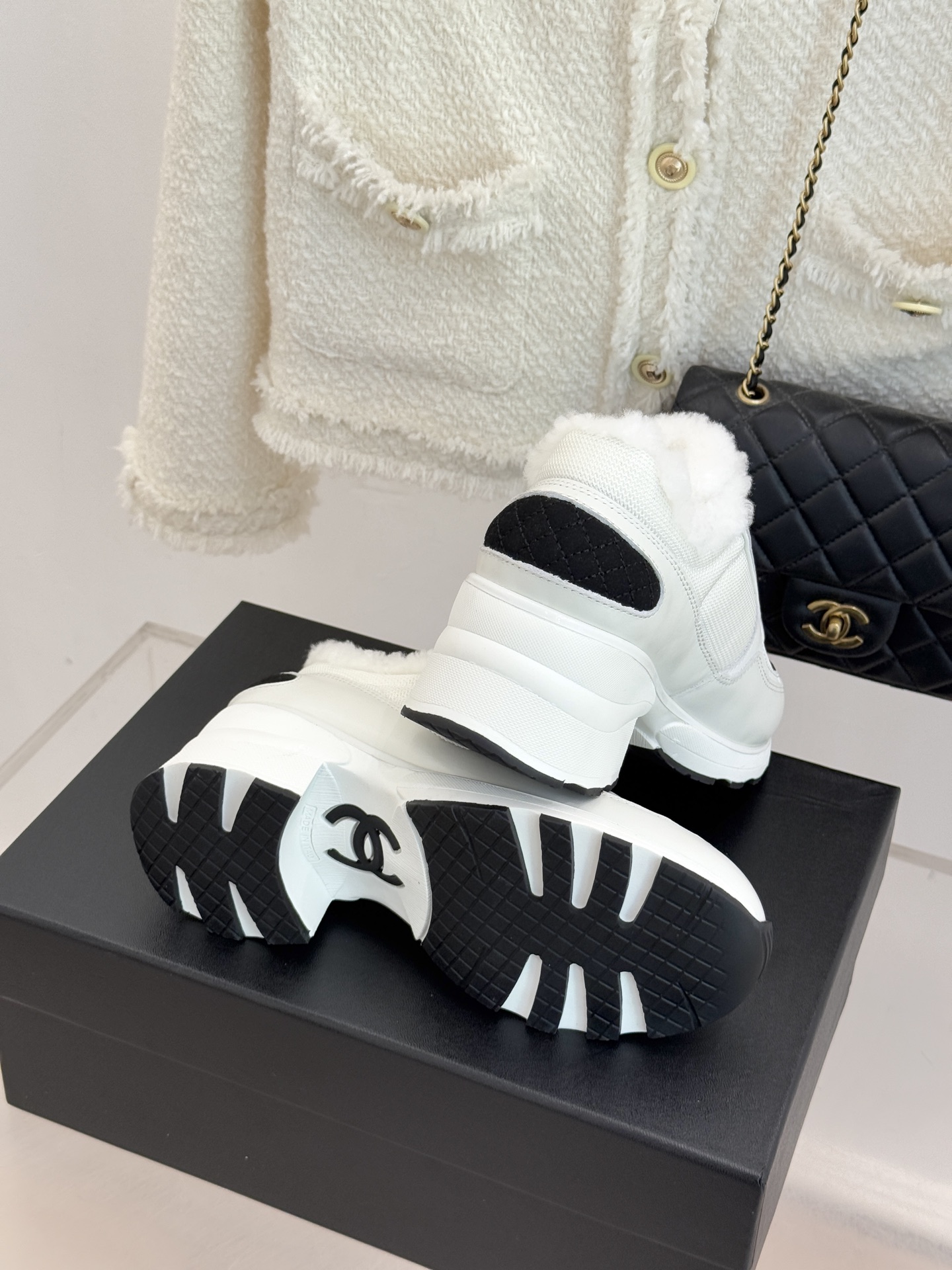 CHANE*｜小香25k双C熊猫羊毛粗跟高跟运动鞋老爹鞋当小香创新语言碰撞老爹鞋的复古浪潮这双运动鞋以标