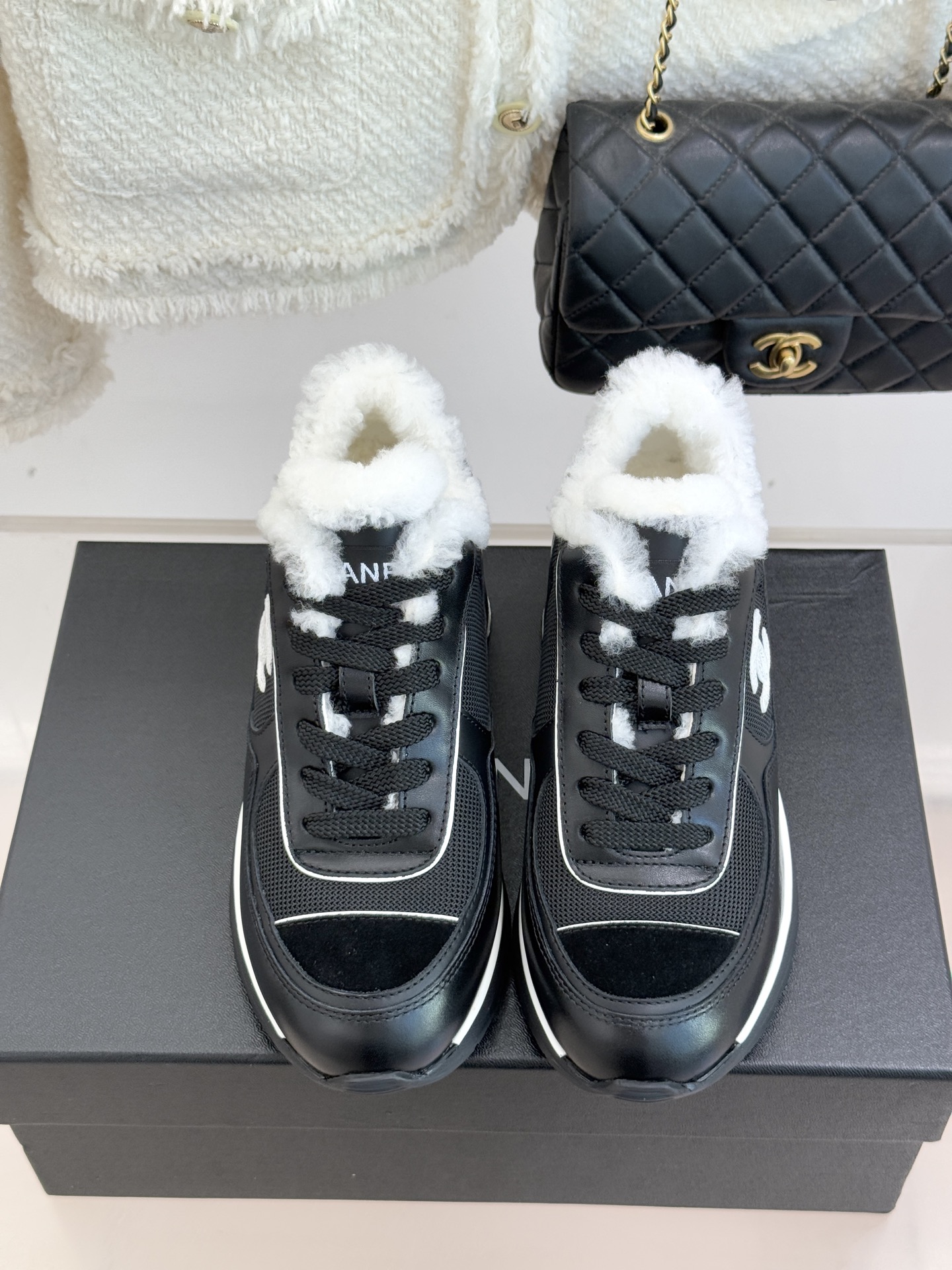 CHANE*｜小香25k双C熊猫羊毛粗跟高跟运动鞋老爹鞋当小香创新语言碰撞老爹鞋的复古浪潮这双运动鞋以标