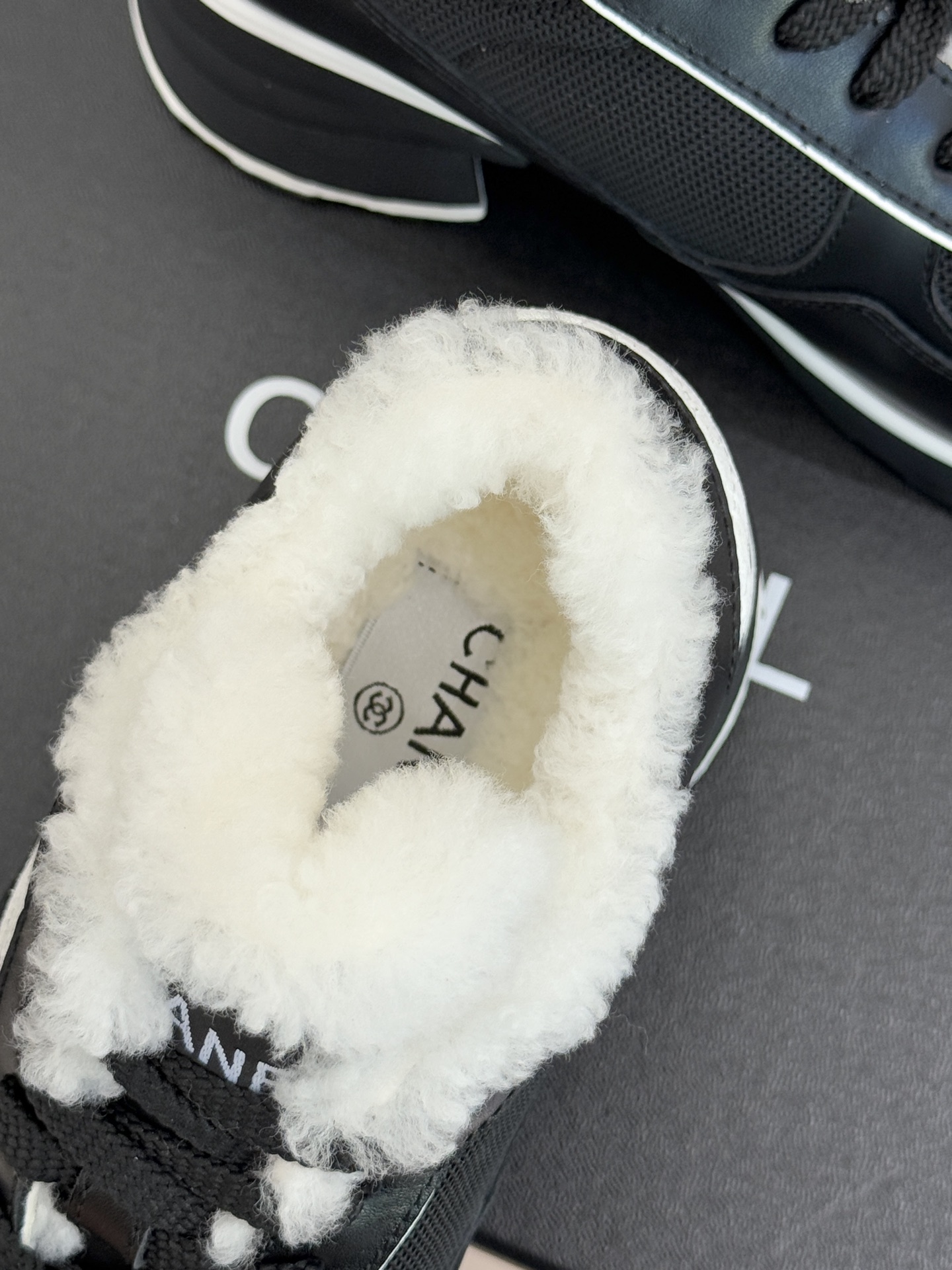 CHANE*｜小香25k双C熊猫羊毛粗跟高跟运动鞋老爹鞋当小香创新语言碰撞老爹鞋的复古浪潮这双运动鞋以标