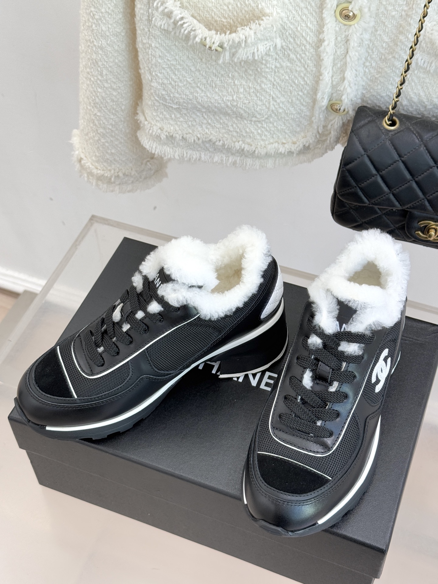 CHANE*｜小香25k双C熊猫羊毛粗跟高跟运动鞋老爹鞋当小香创新语言碰撞老爹鞋的复古浪潮这双运动鞋以标