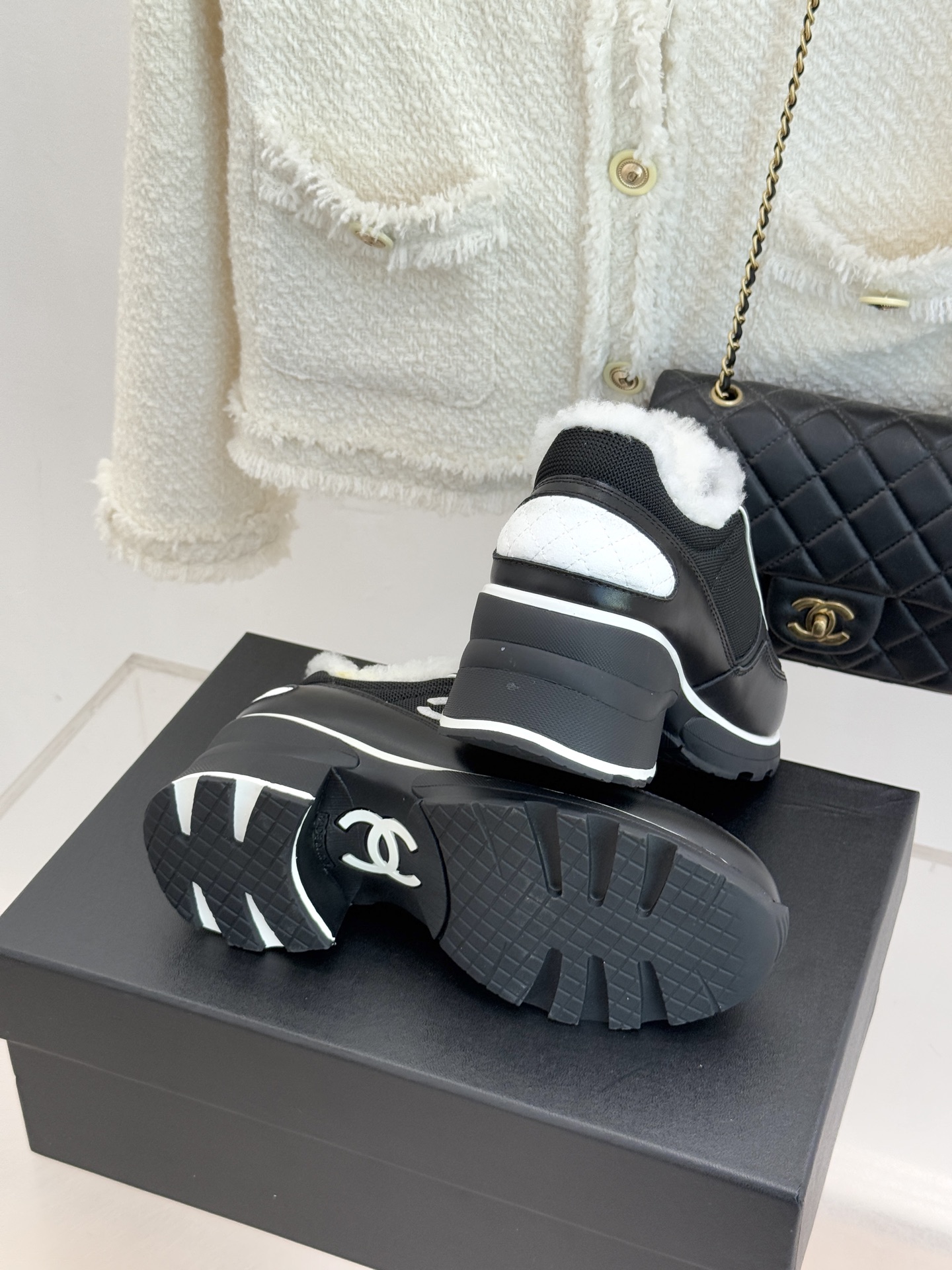 CHANE*｜小香25k双C熊猫羊毛粗跟高跟运动鞋老爹鞋当小香创新语言碰撞老爹鞋的复古浪潮这双运动鞋以标