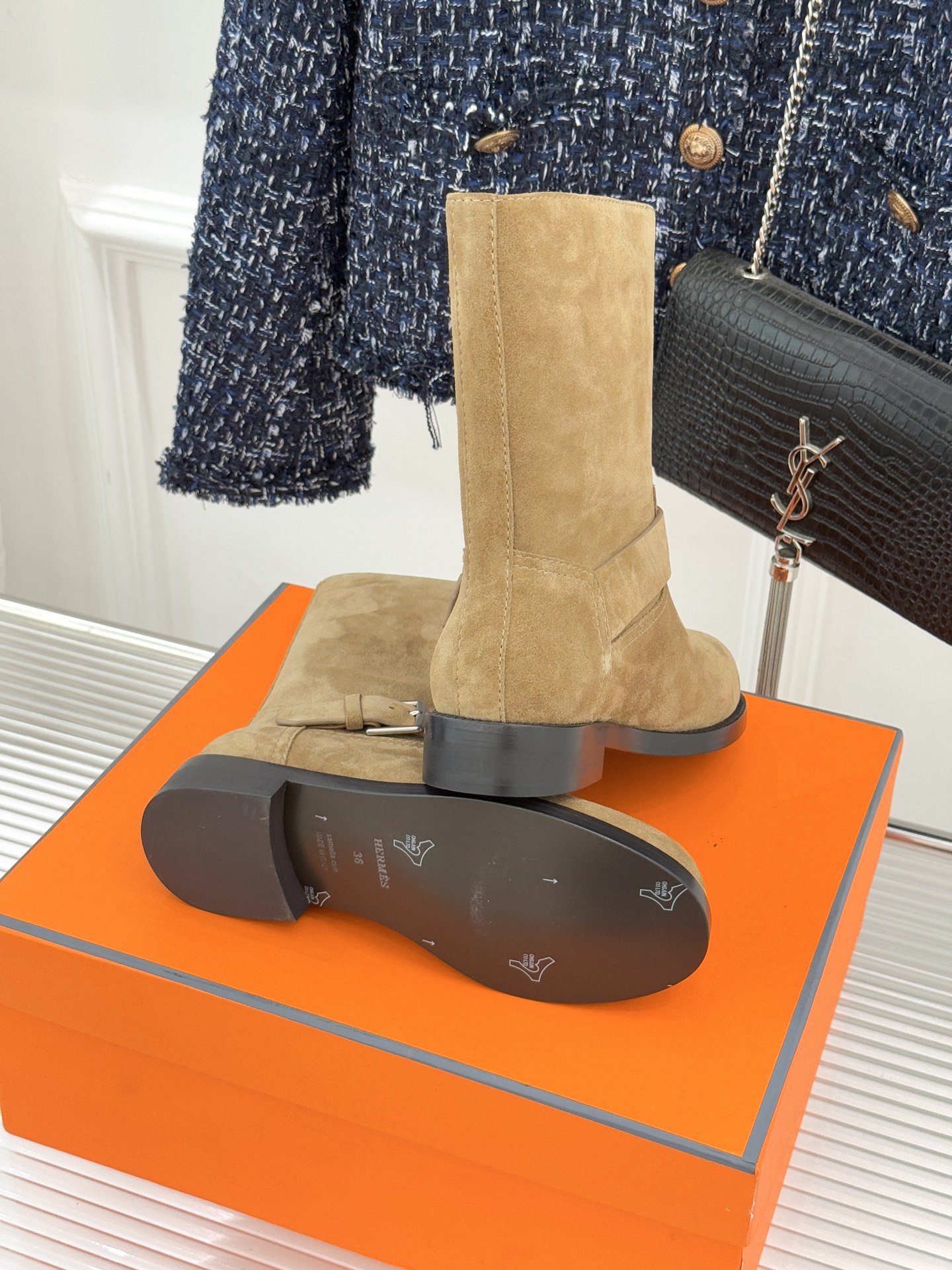 Hermès/爱马仕25WF新品复古皮带扣短靴当H家百年马术底蕴碰撞复古风潮这双短靴便成了秋冬格调的核心