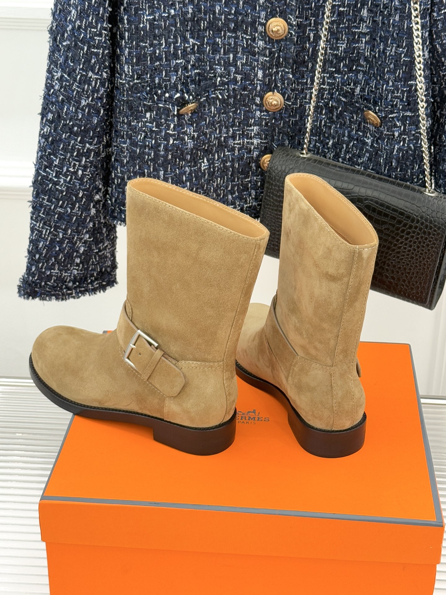 Hermès/爱马仕25WF新品复古皮带扣短靴当H家百年马术底蕴碰撞复古风潮这双短靴便成了秋冬格调的核心