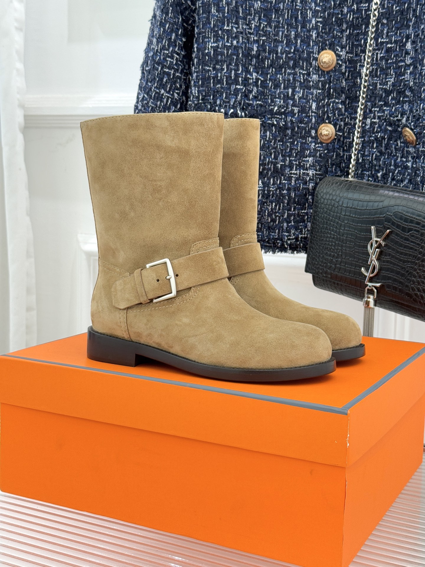 Hermès/爱马仕25WF新品复古皮带扣短靴当H家百年马术底蕴碰撞复古风潮这双短靴便成了秋冬格调的核心