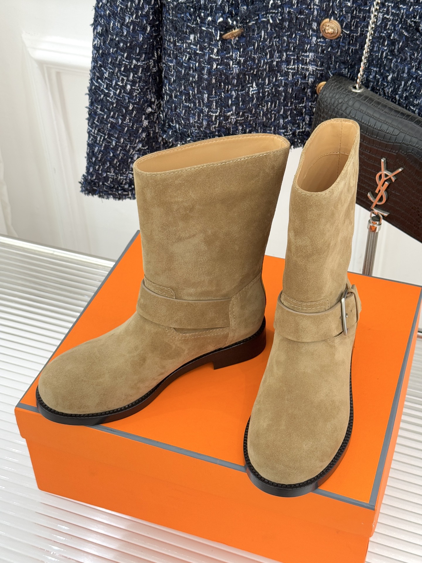 Hermès/爱马仕25WF新品复古皮带扣短靴当H家百年马术底蕴碰撞复古风潮这双短靴便成了秋冬格调的核心