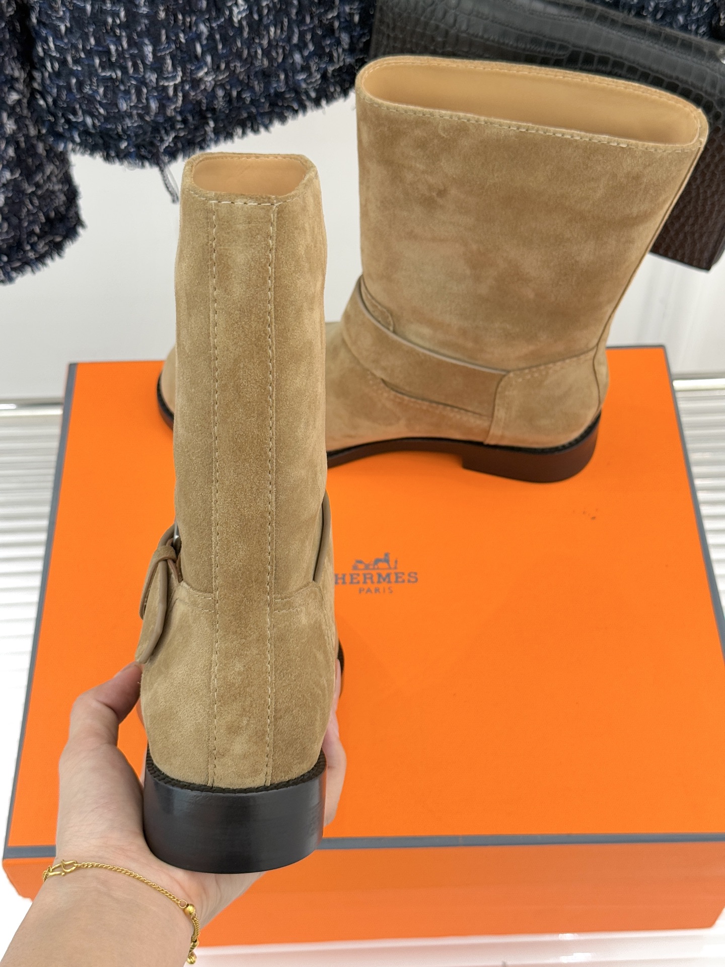 Hermès/爱马仕25WF新品复古皮带扣短靴当H家百年马术底蕴碰撞复古风潮这双短靴便成了秋冬格调的核心