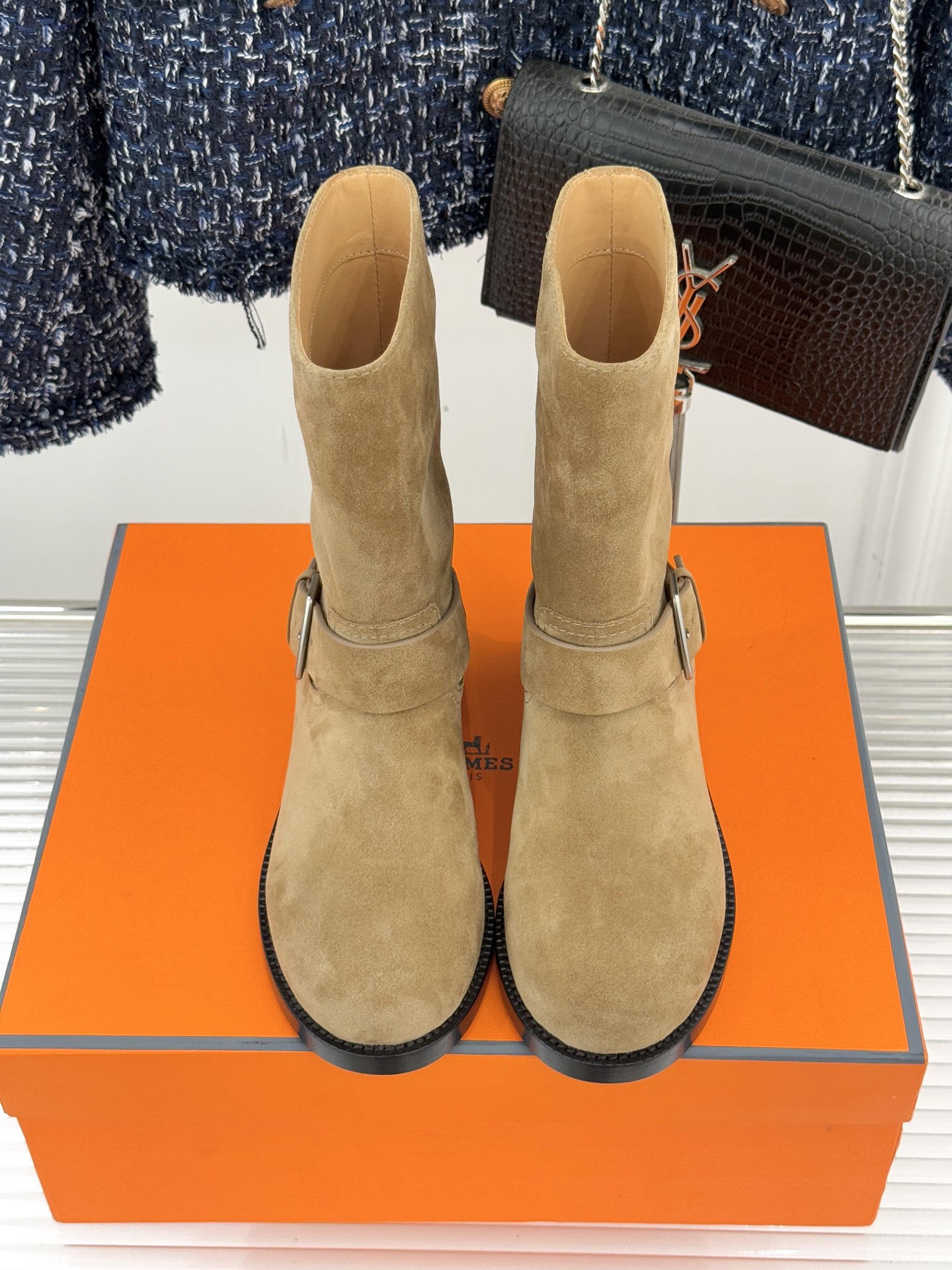 Hermès/爱马仕25WF新品复古皮带扣短靴当H家百年马术底蕴碰撞复古风潮这双短靴便成了秋冬格调的核心
