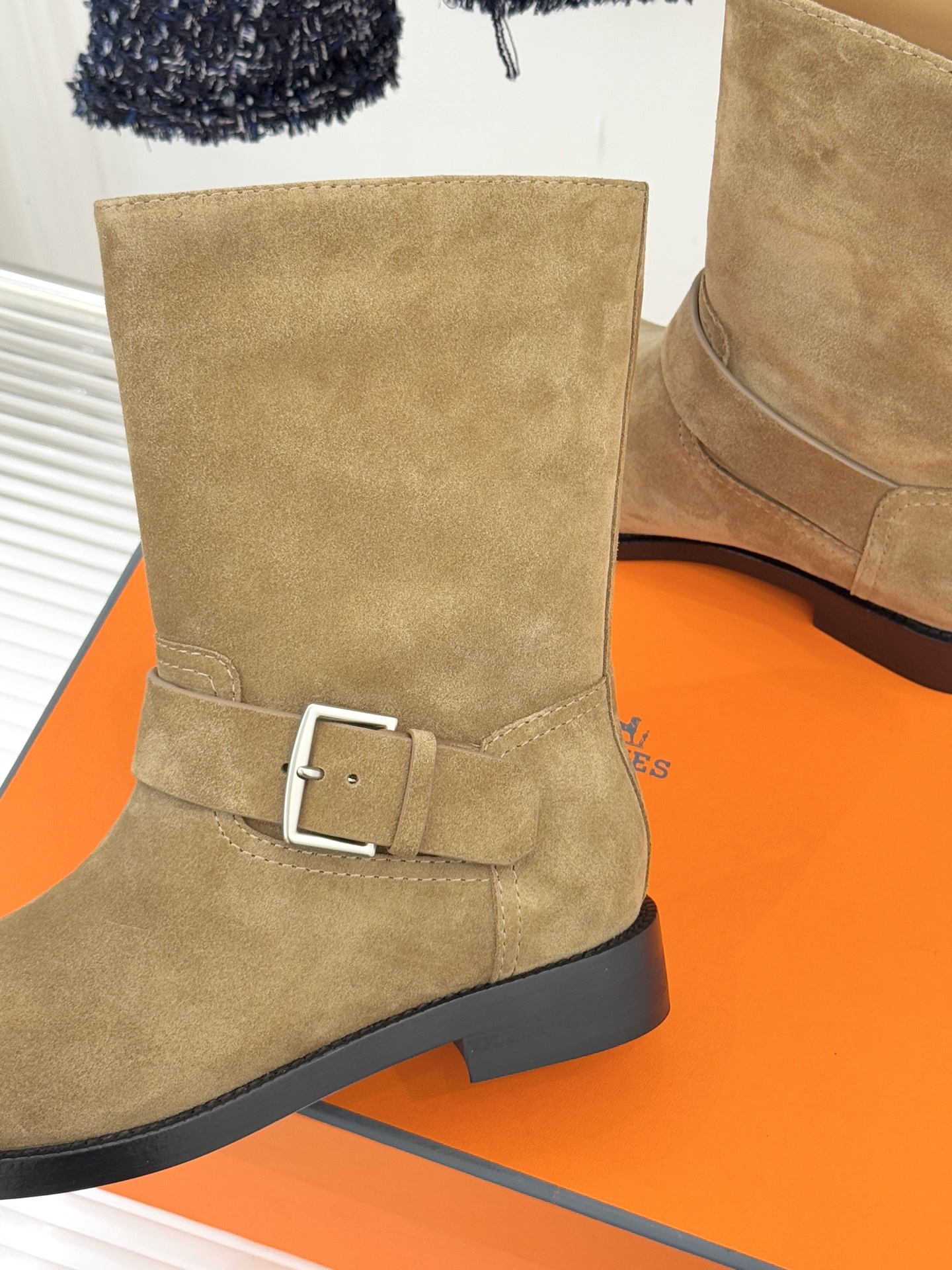 Hermès/爱马仕25WF新品复古皮带扣短靴当H家百年马术底蕴碰撞复古风潮这双短靴便成了秋冬格调的核心