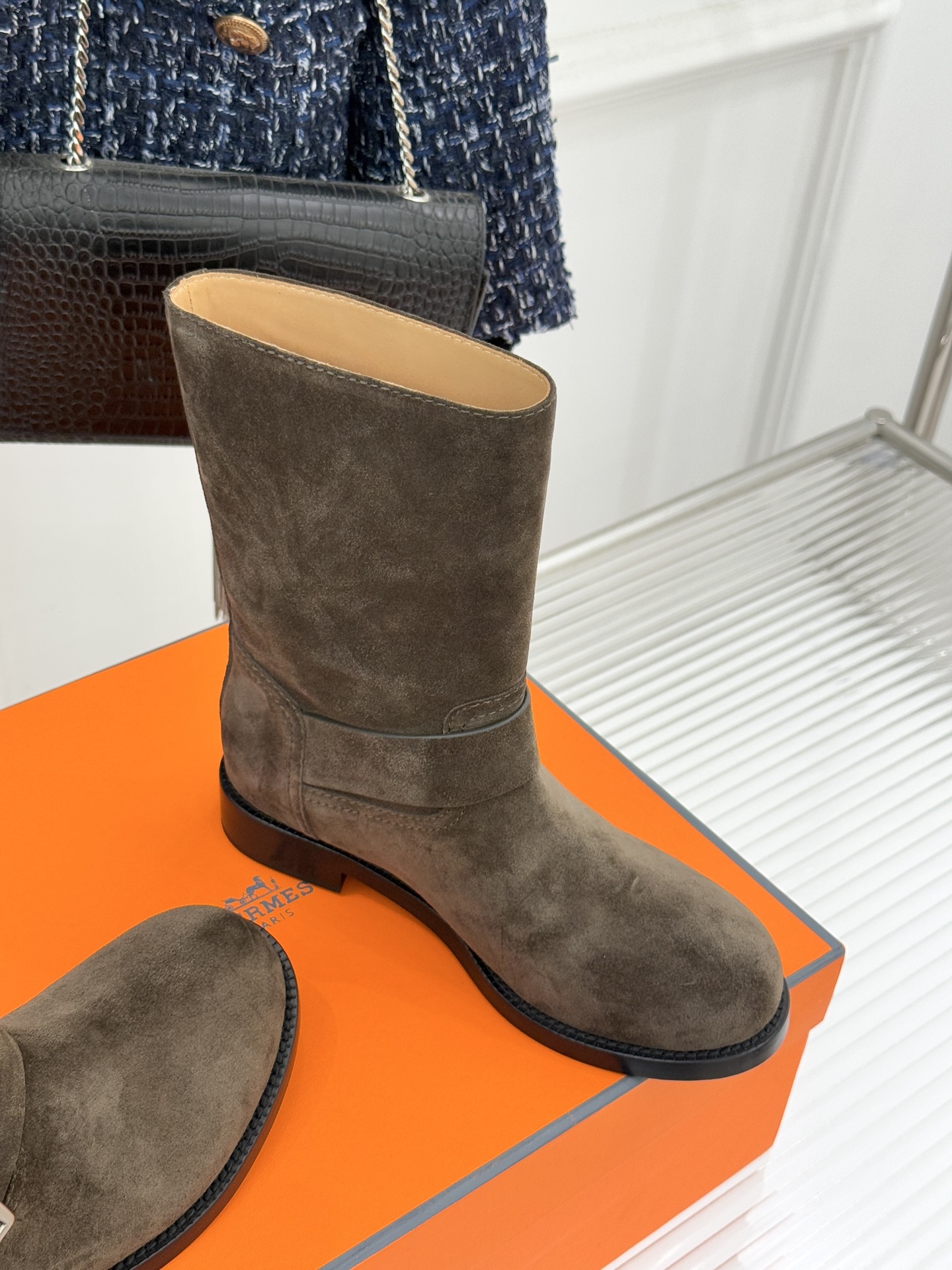 Hermès/爱马仕25WF新品复古皮带扣短靴当H家百年马术底蕴碰撞复古风潮这双短靴便成了秋冬格调的核心
