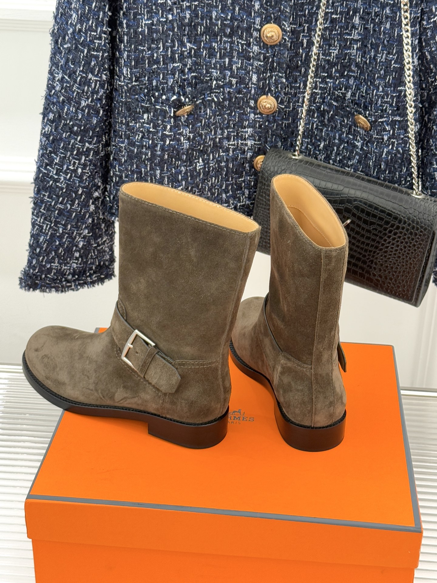Hermès/爱马仕25WF新品复古皮带扣短靴当H家百年马术底蕴碰撞复古风潮这双短靴便成了秋冬格调的核心