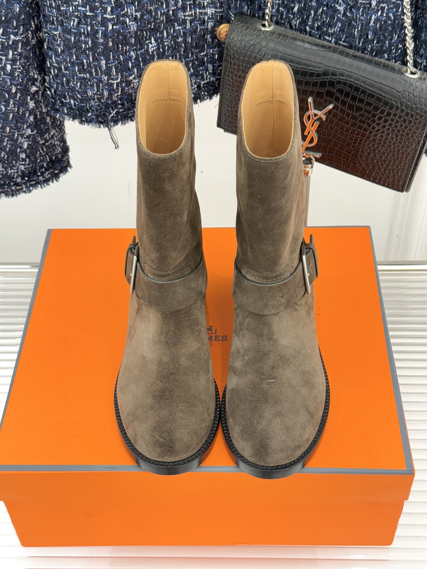 Hermès/爱马仕25WF新品复古皮带扣短靴当H家百年马术底蕴碰撞复古风潮这双短靴便成了秋冬格调的核心