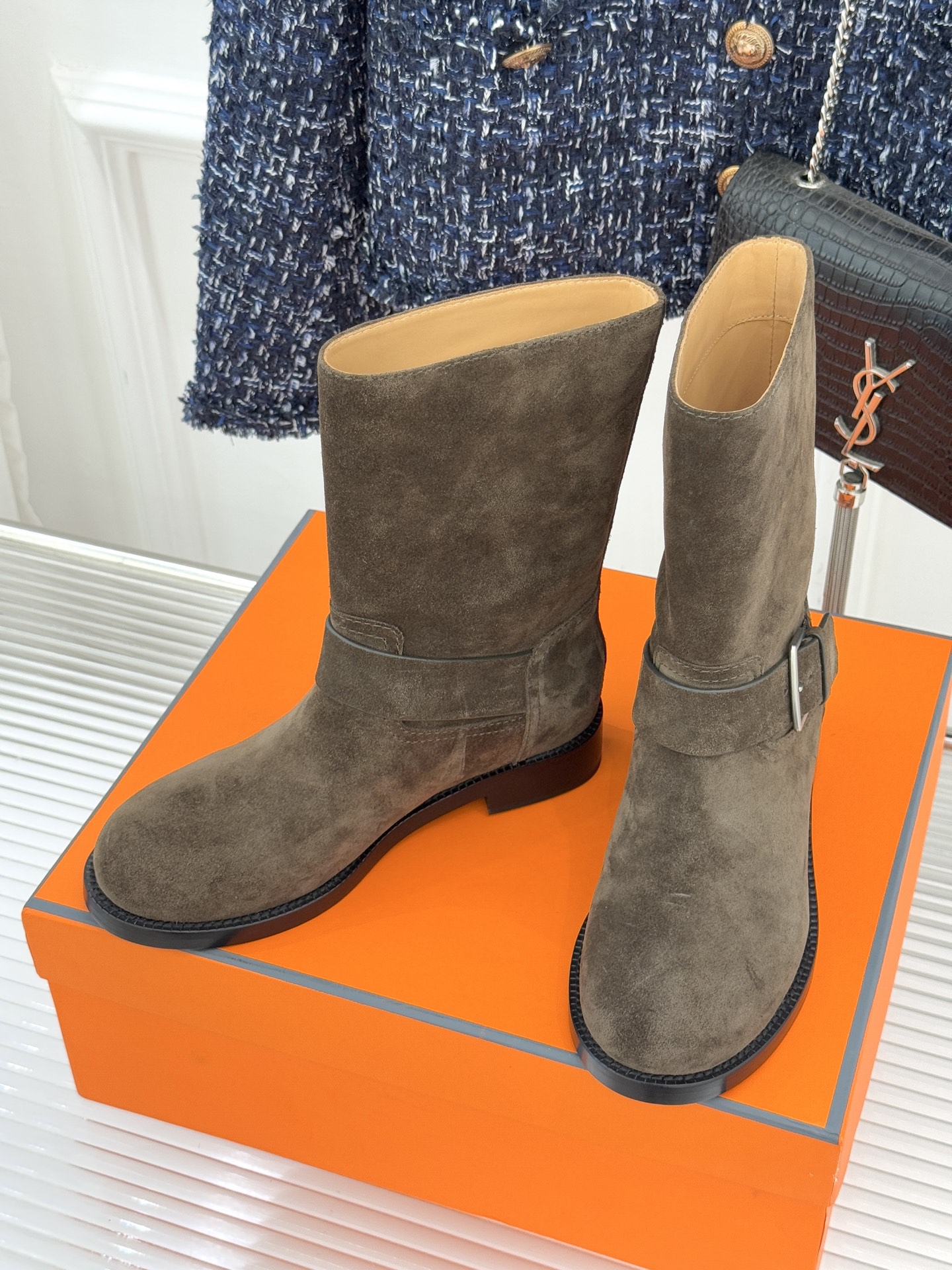 Hermès/爱马仕25WF新品复古皮带扣短靴当H家百年马术底蕴碰撞复古风潮这双短靴便成了秋冬格调的核心