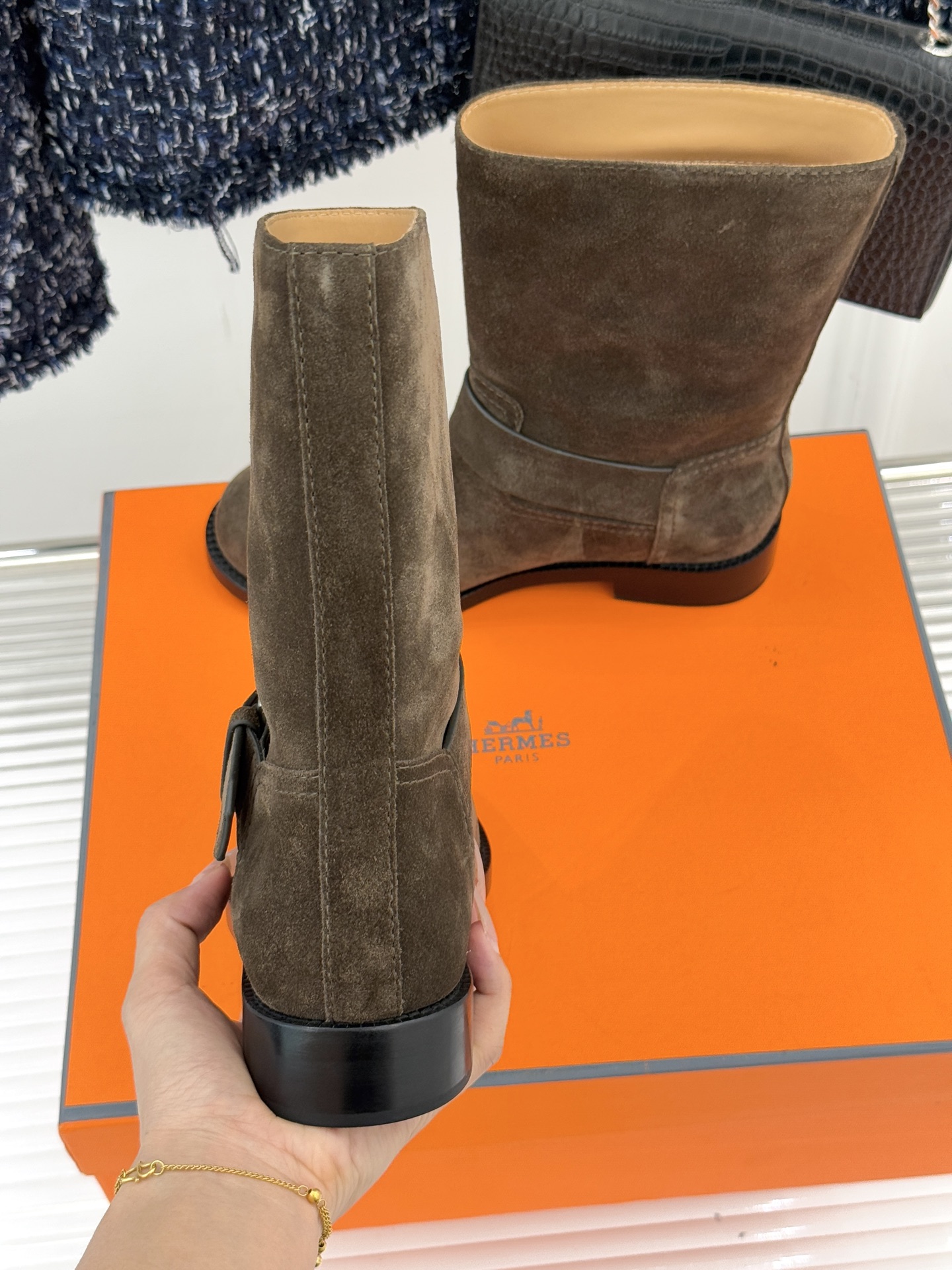 Hermès/爱马仕25WF新品复古皮带扣短靴当H家百年马术底蕴碰撞复古风潮这双短靴便成了秋冬格调的核心