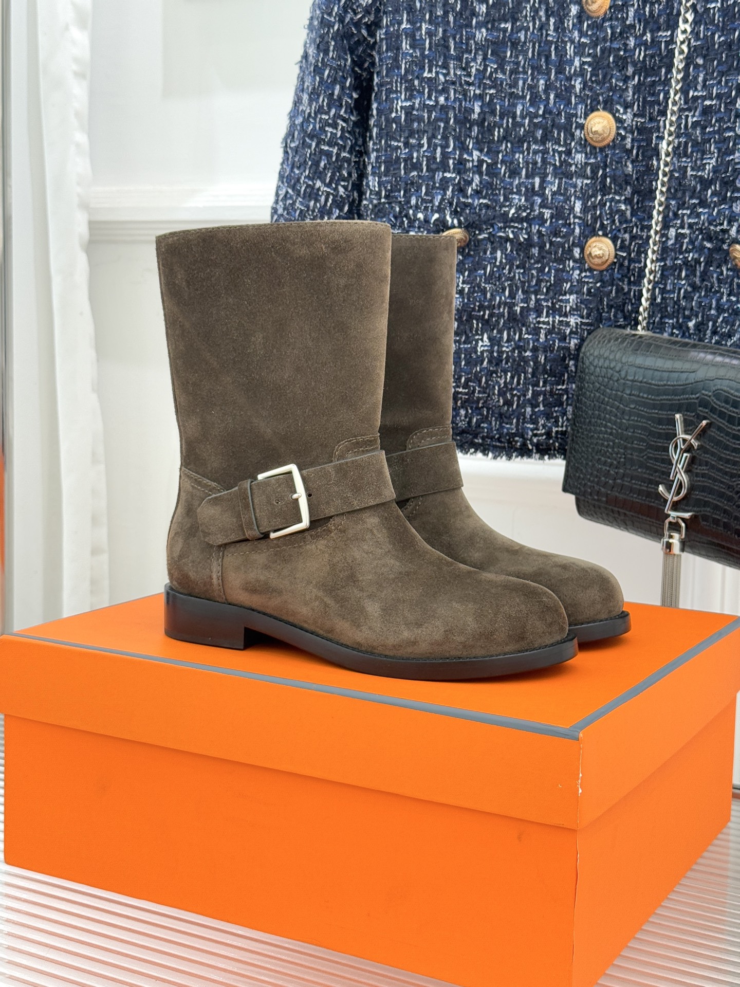 Hermès/爱马仕25WF新品复古皮带扣短靴当H家百年马术底蕴碰撞复古风潮这双短靴便成了秋冬格调的核心