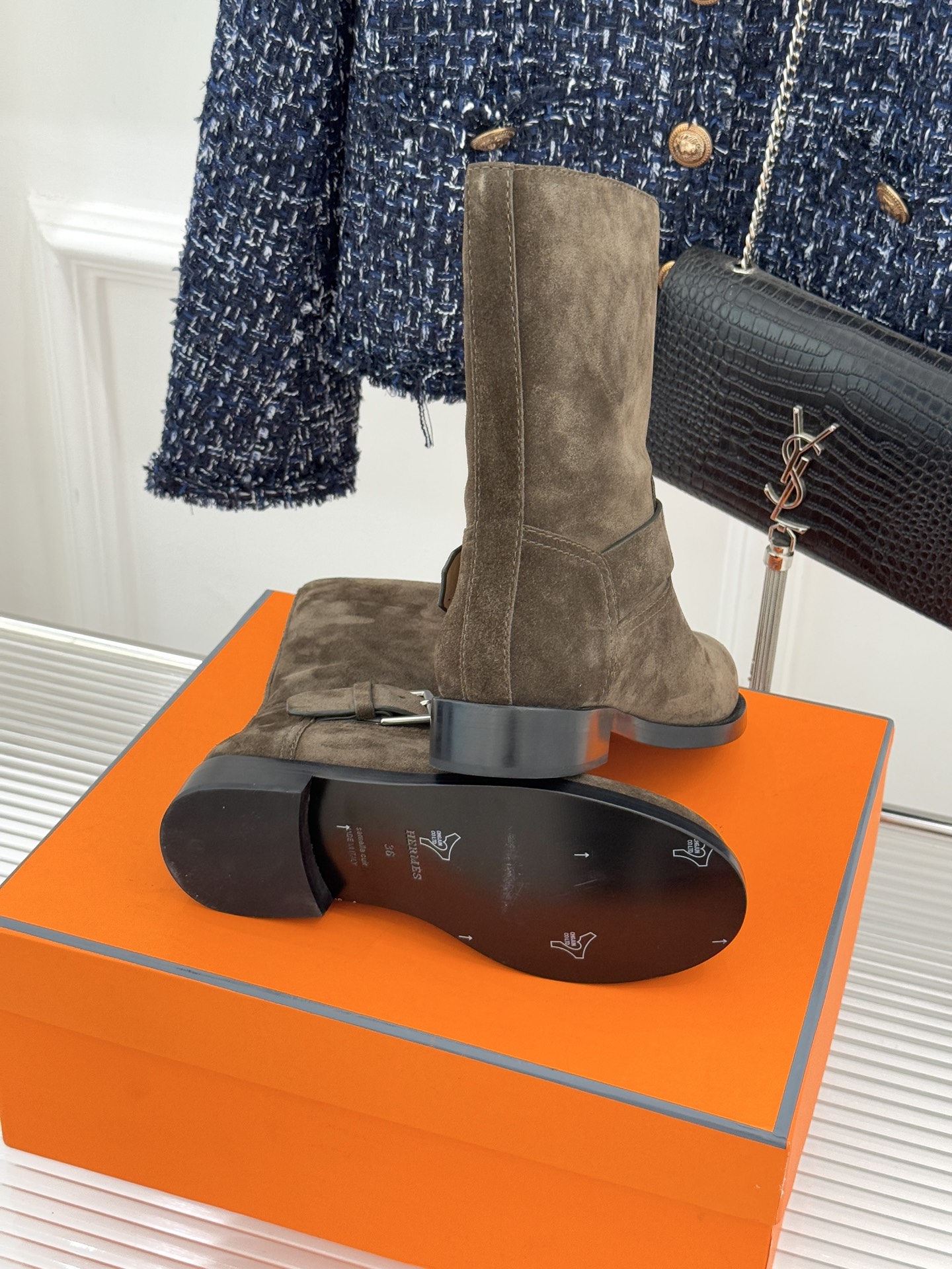 Hermès/爱马仕25WF新品复古皮带扣短靴当H家百年马术底蕴碰撞复古风潮这双短靴便成了秋冬格调的核心