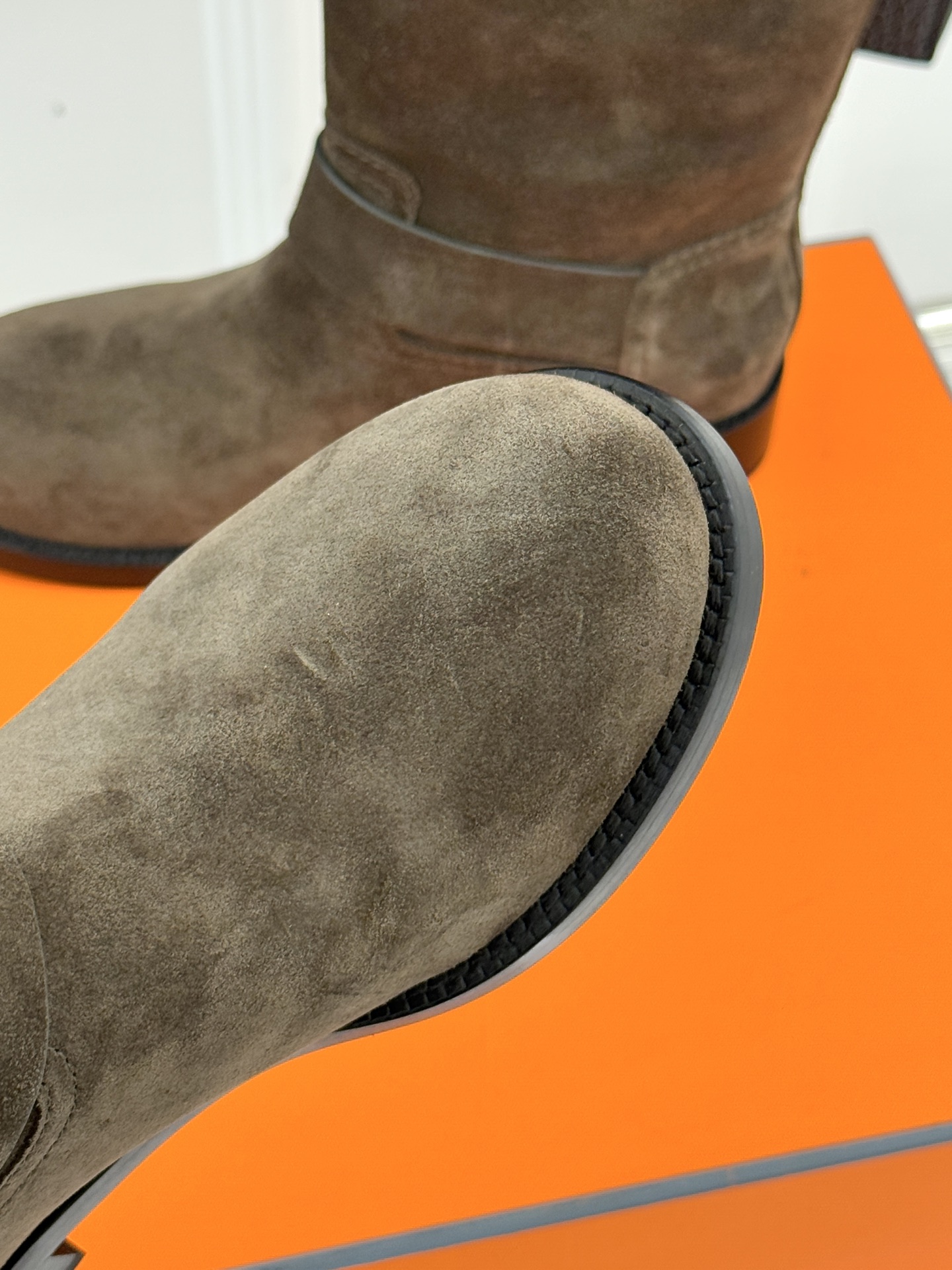 Hermès/爱马仕25WF新品复古皮带扣短靴当H家百年马术底蕴碰撞复古风潮这双短靴便成了秋冬格调的核心