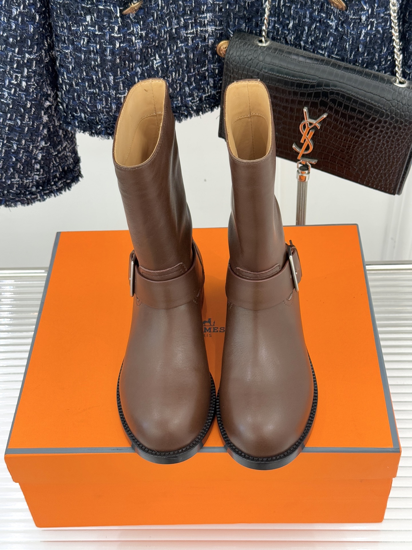 Hermès/爱马仕25WF新品复古皮带扣短靴当H家百年马术底蕴碰撞复古风潮这双短靴便成了秋冬格调的核心