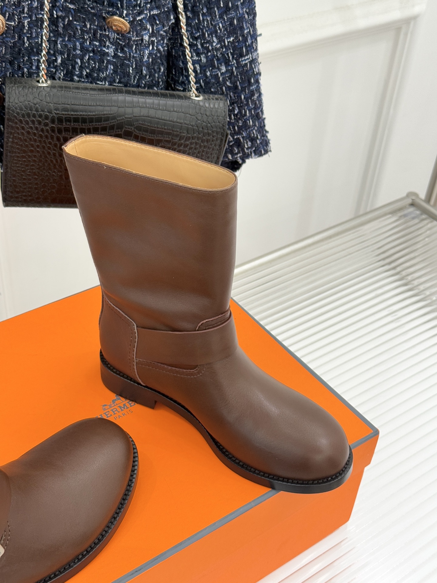 Hermès/爱马仕25WF新品复古皮带扣短靴当H家百年马术底蕴碰撞复古风潮这双短靴便成了秋冬格调的核心