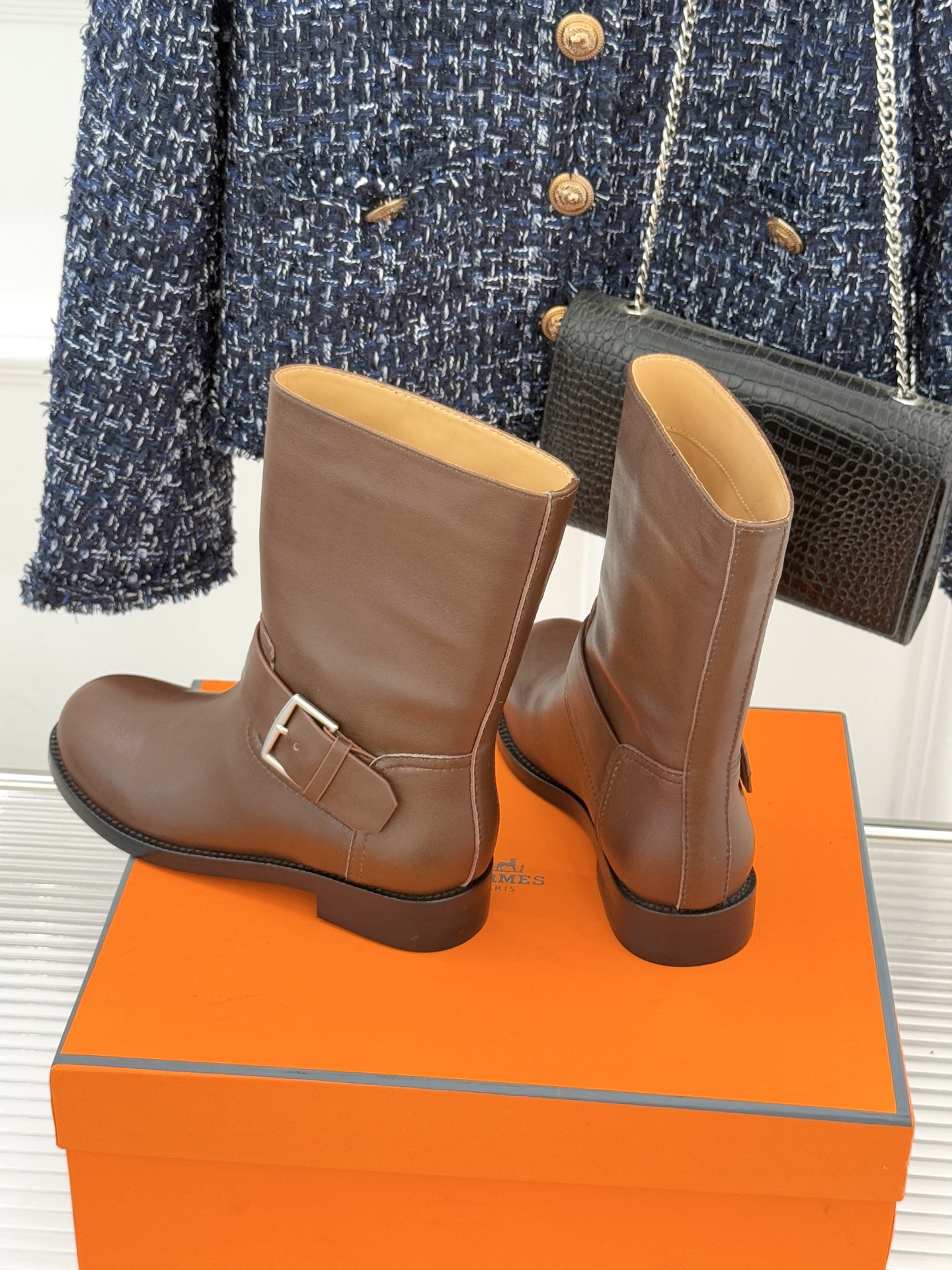 Hermès/爱马仕25WF新品复古皮带扣短靴当H家百年马术底蕴碰撞复古风潮这双短靴便成了秋冬格调的核心