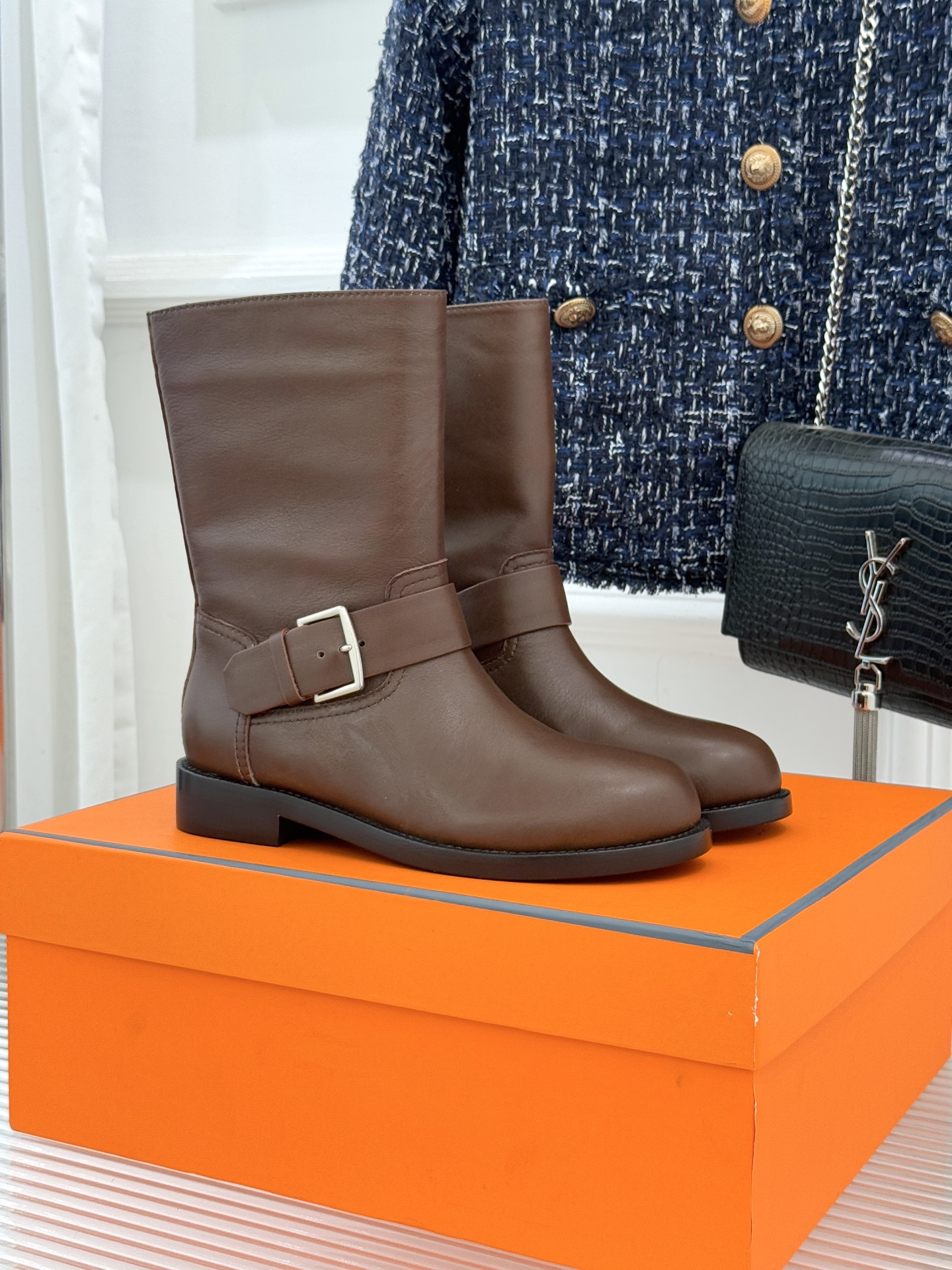 Hermès/爱马仕25WF新品复古皮带扣短靴当H家百年马术底蕴碰撞复古风潮这双短靴便成了秋冬格调的核心