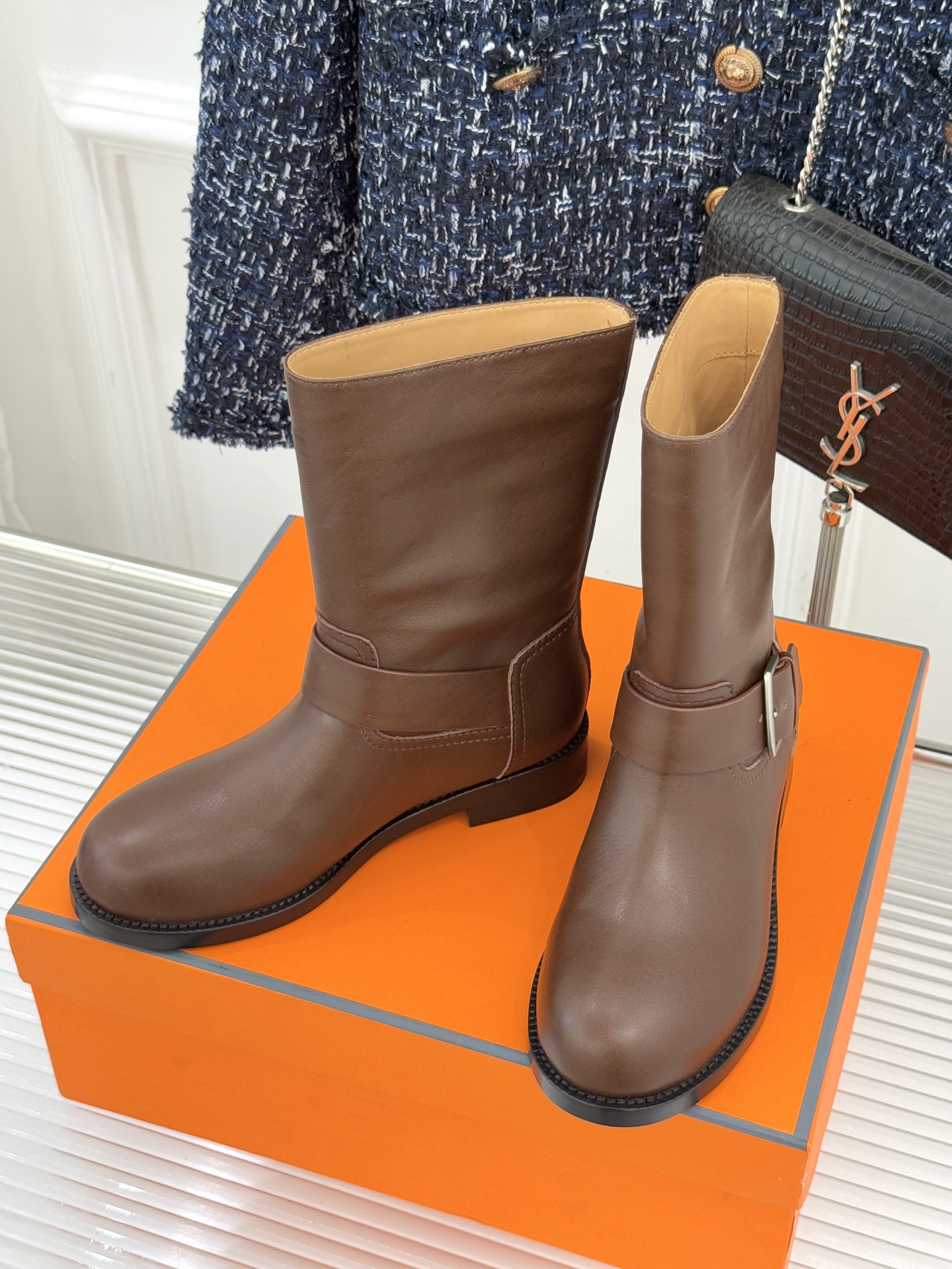 Hermès/爱马仕25WF新品复古皮带扣短靴当H家百年马术底蕴碰撞复古风潮这双短靴便成了秋冬格调的核心