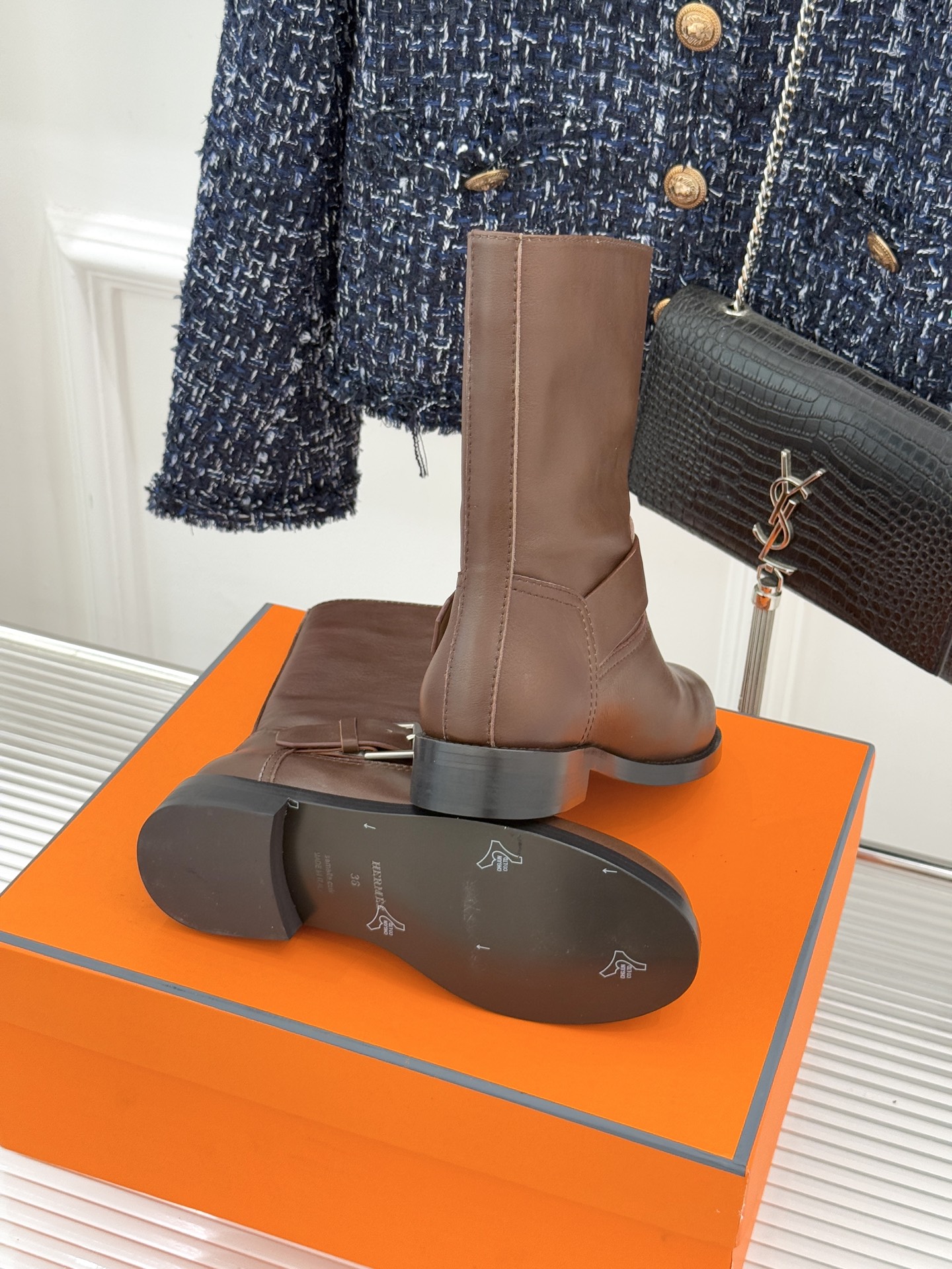 Hermès/爱马仕25WF新品复古皮带扣短靴当H家百年马术底蕴碰撞复古风潮这双短靴便成了秋冬格调的核心