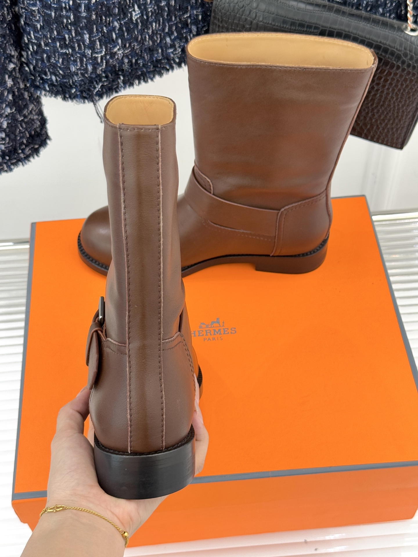 Hermès/爱马仕25WF新品复古皮带扣短靴当H家百年马术底蕴碰撞复古风潮这双短靴便成了秋冬格调的核心
