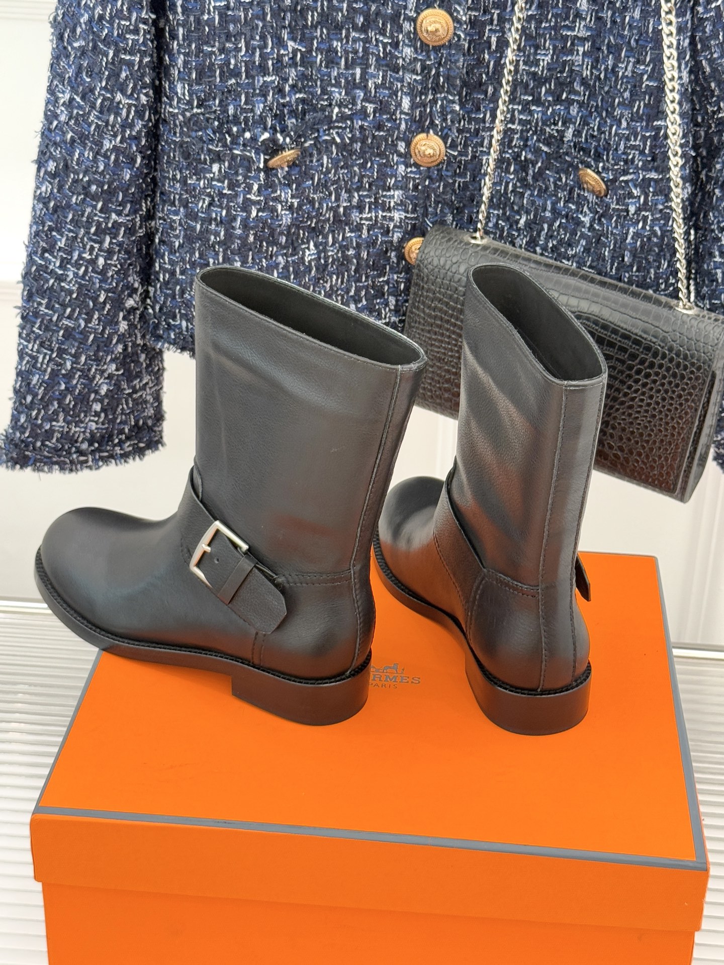 Hermès/爱马仕25WF新品复古皮带扣短靴当H家百年马术底蕴碰撞复古风潮这双短靴便成了秋冬格调的核心