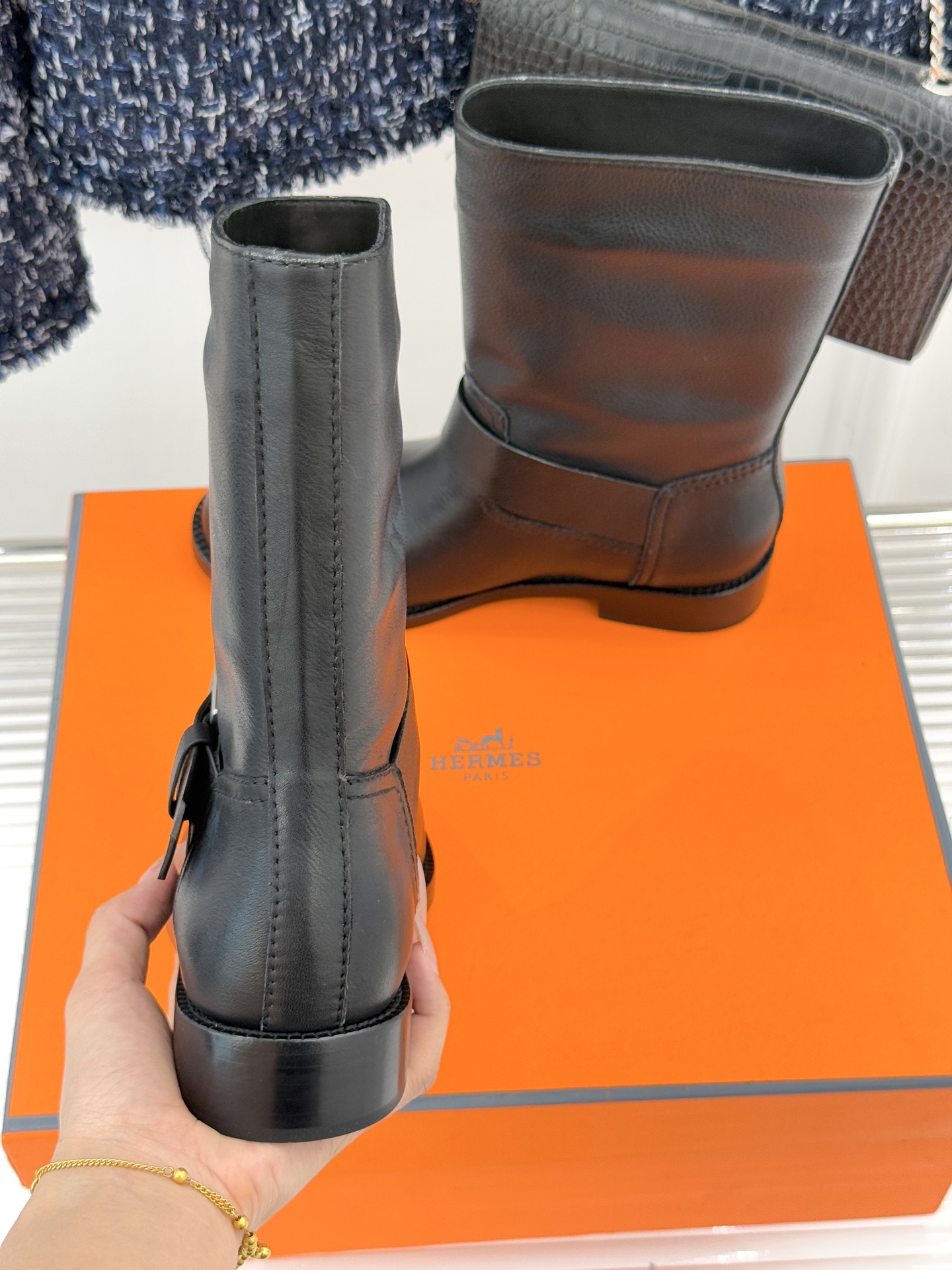 Hermès/爱马仕25WF新品复古皮带扣短靴当H家百年马术底蕴碰撞复古风潮这双短靴便成了秋冬格调的核心
