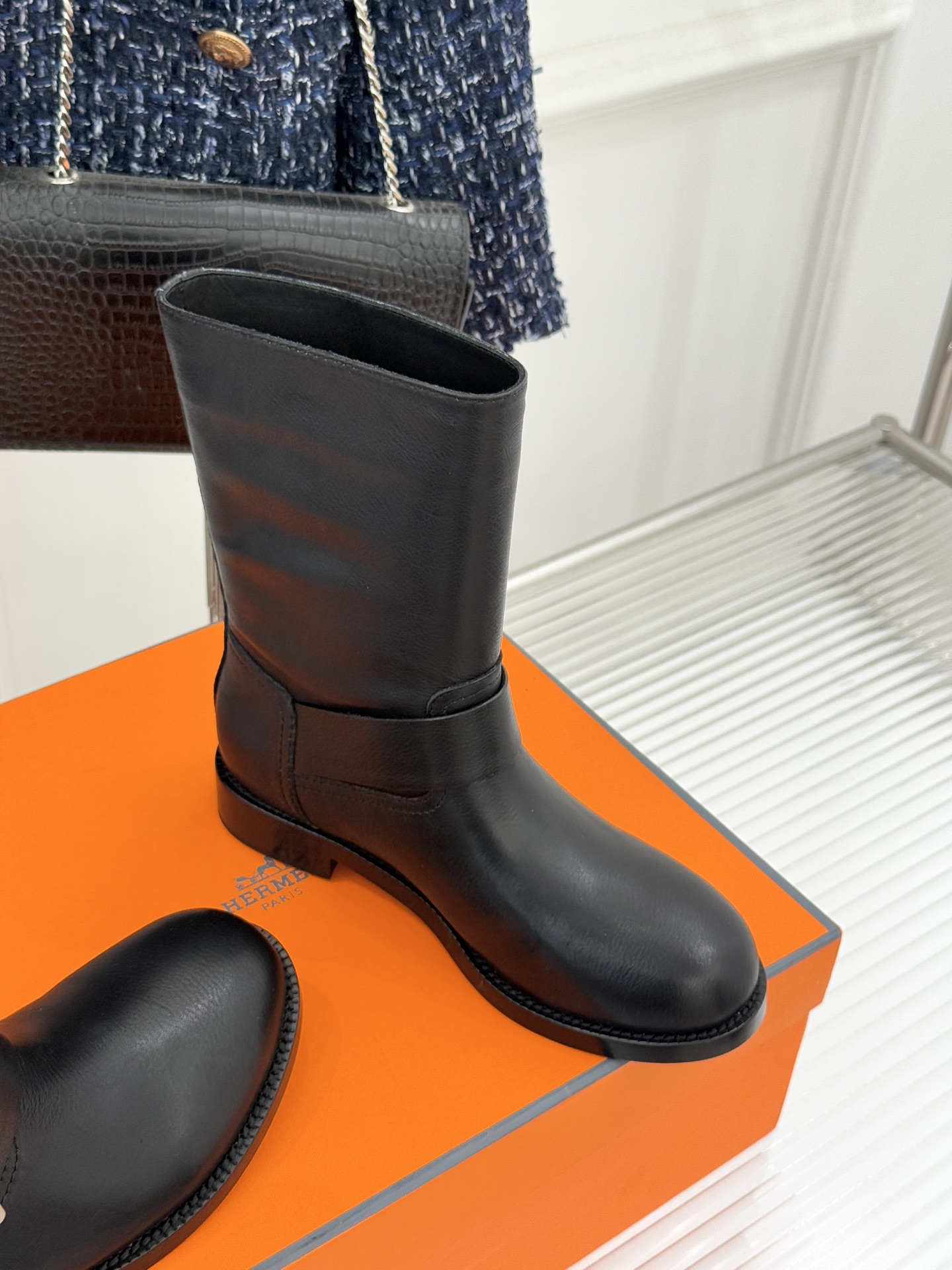 Hermès/爱马仕25WF新品复古皮带扣短靴当H家百年马术底蕴碰撞复古风潮这双短靴便成了秋冬格调的核心