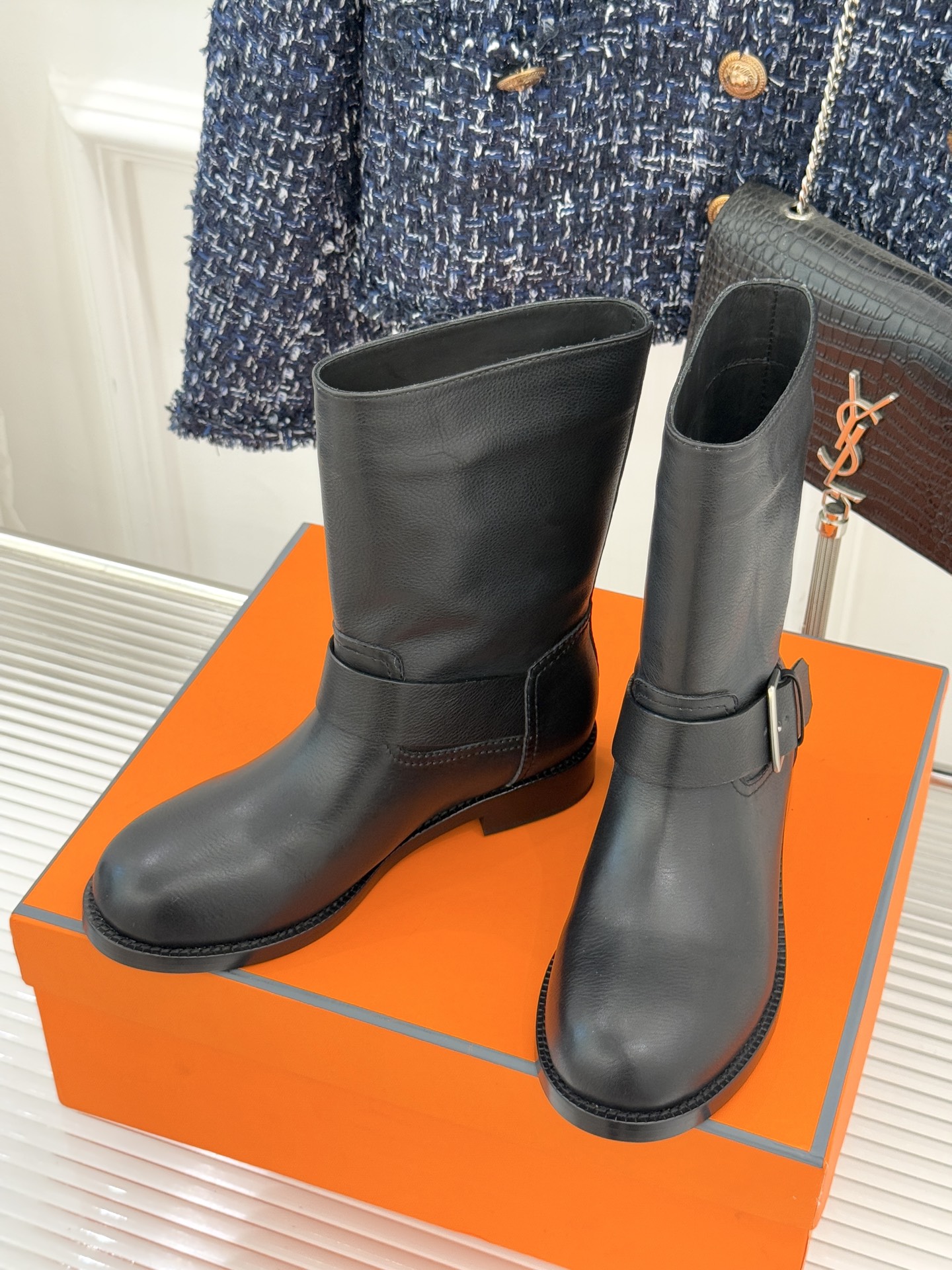 Hermès/爱马仕25WF新品复古皮带扣短靴当H家百年马术底蕴碰撞复古风潮这双短靴便成了秋冬格调的核心