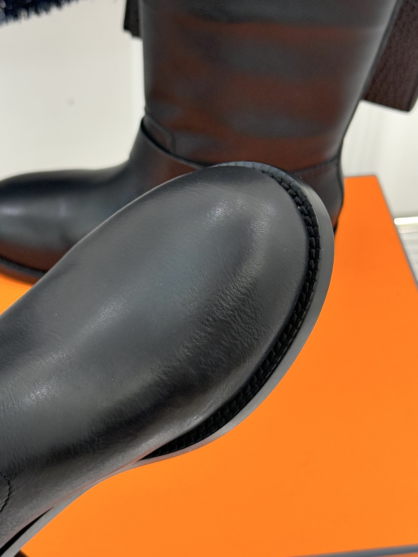 Hermès/爱马仕25WF新品复古皮带扣短靴当H家百年马术底蕴碰撞复古风潮这双短靴便成了秋冬格调的核心