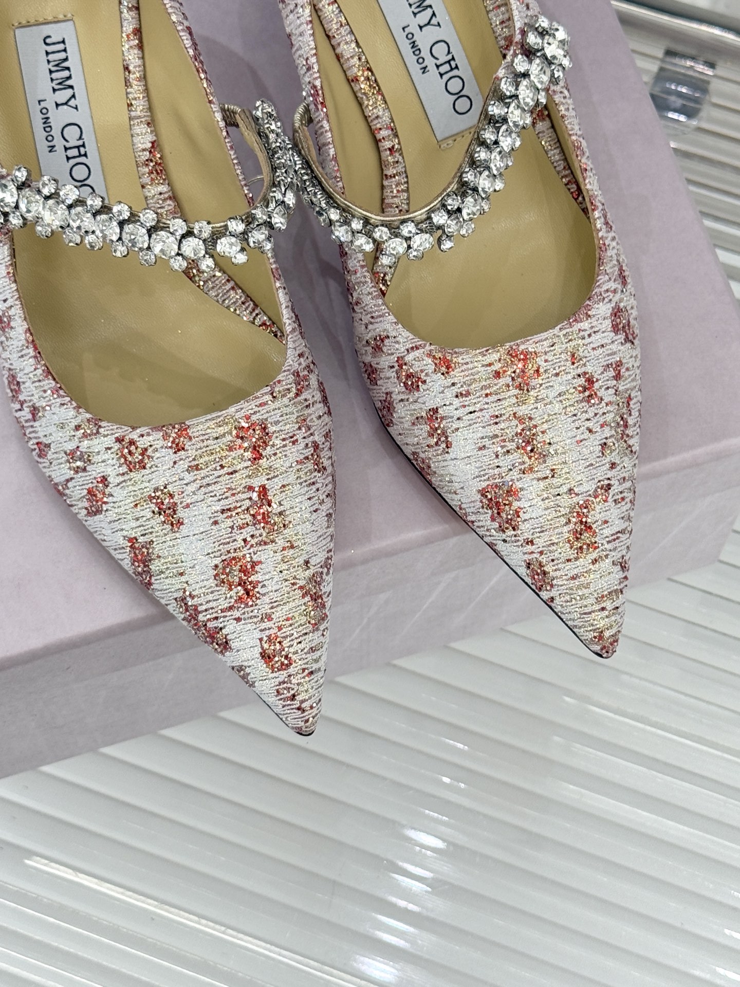 Jimmy Choo/吉米周经典钻石链条尖头高跟鞋超绝的水晶鞋 美到移不开视线鞋型做的非常秀气 不会过分