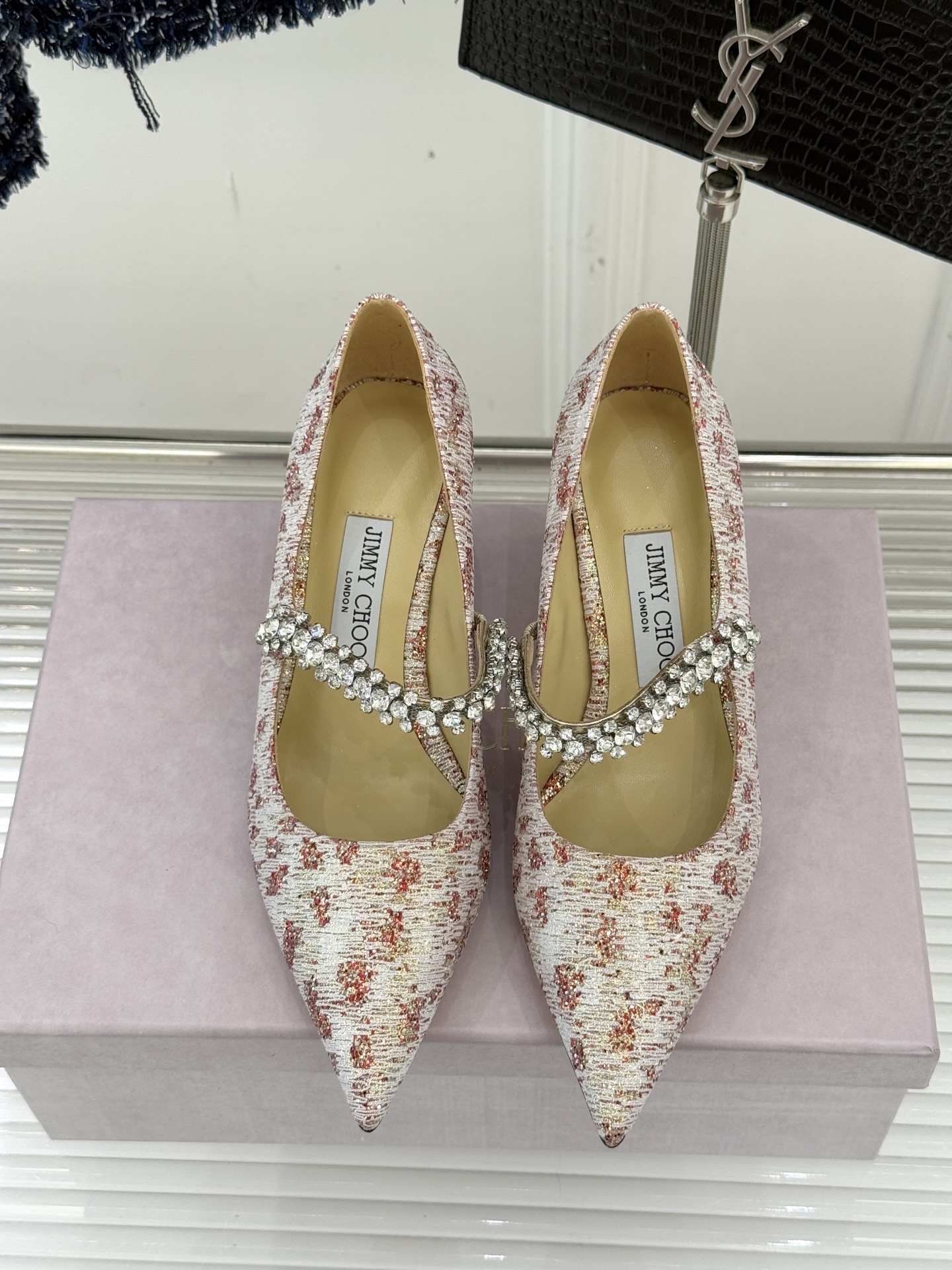 Jimmy Choo/吉米周经典钻石链条尖头高跟鞋超绝的水晶鞋 美到移不开视线鞋型做的非常秀气 不会过分