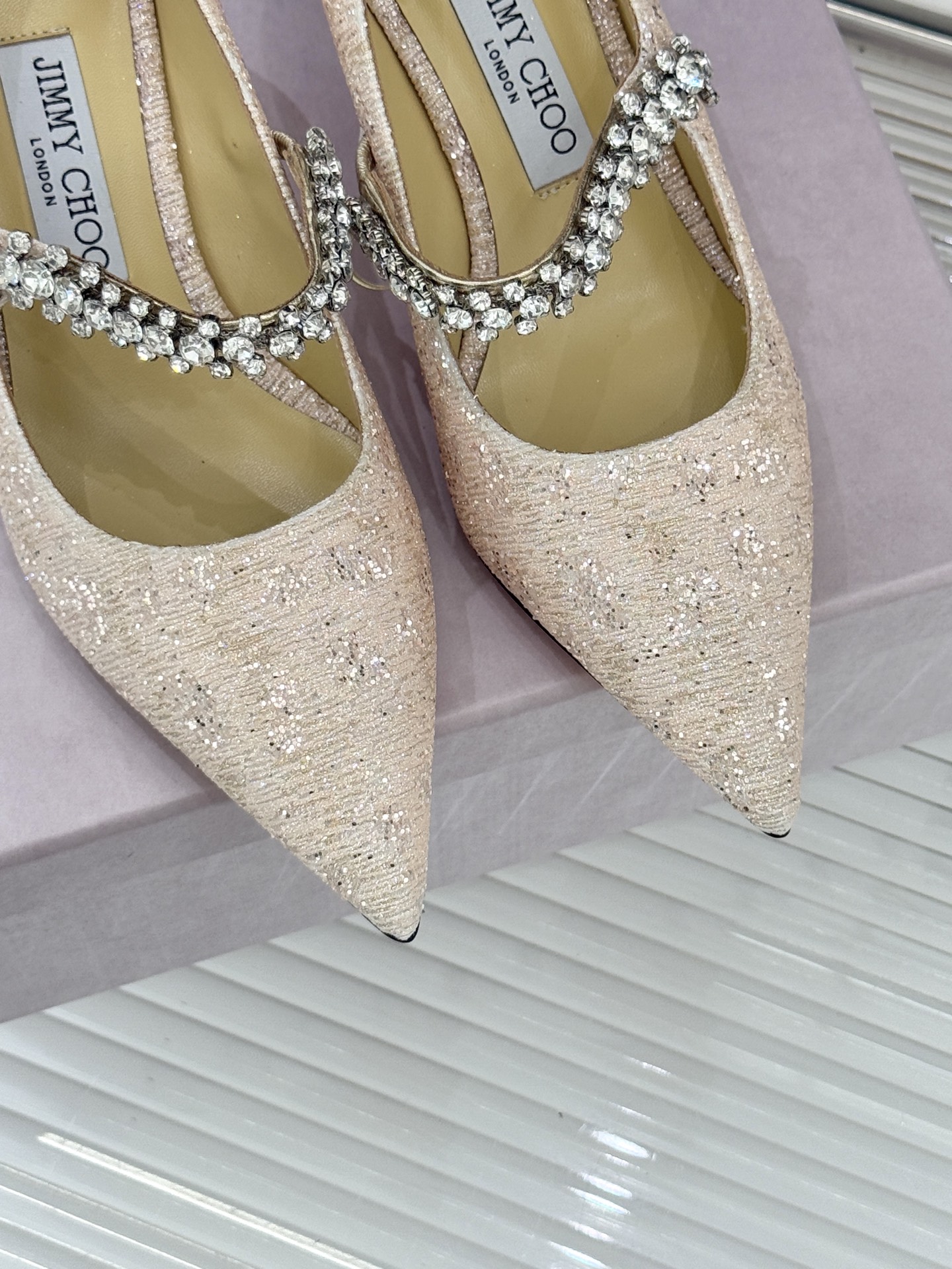 Jimmy Choo/吉米周经典钻石链条尖头高跟鞋超绝的水晶鞋 美到移不开视线鞋型做的非常秀气 不会过分