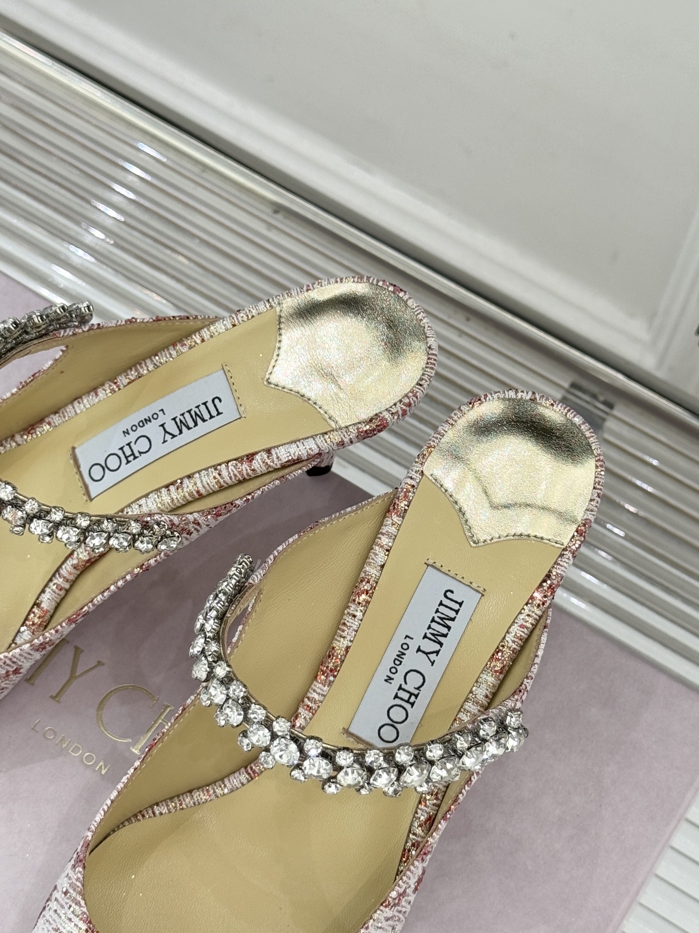 Jimmy Choo/吉米周经典钻石链条尖头高跟鞋超绝的水晶鞋 美到移不开视线鞋型做的非常秀气 不会过分