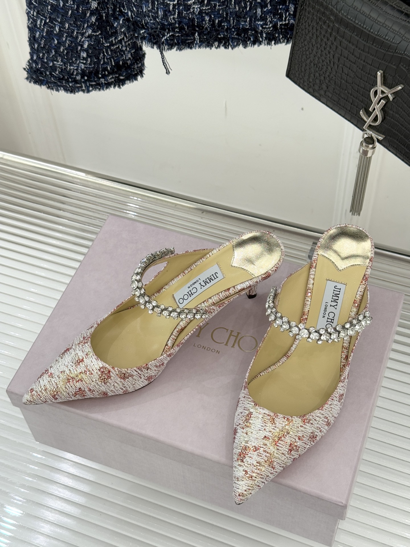 Jimmy Choo/吉米周经典钻石链条尖头高跟鞋超绝的水晶鞋 美到移不开视线鞋型做的非常秀气 不会过分