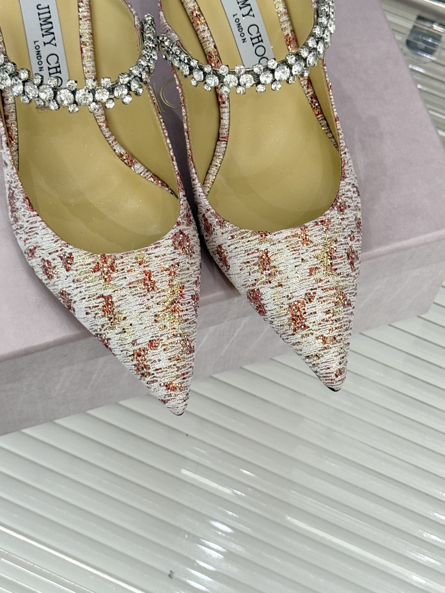 Jimmy Choo/吉米周经典钻石链条尖头高跟鞋超绝的水晶鞋 美到移不开视线鞋型做的非常秀气 不会过分