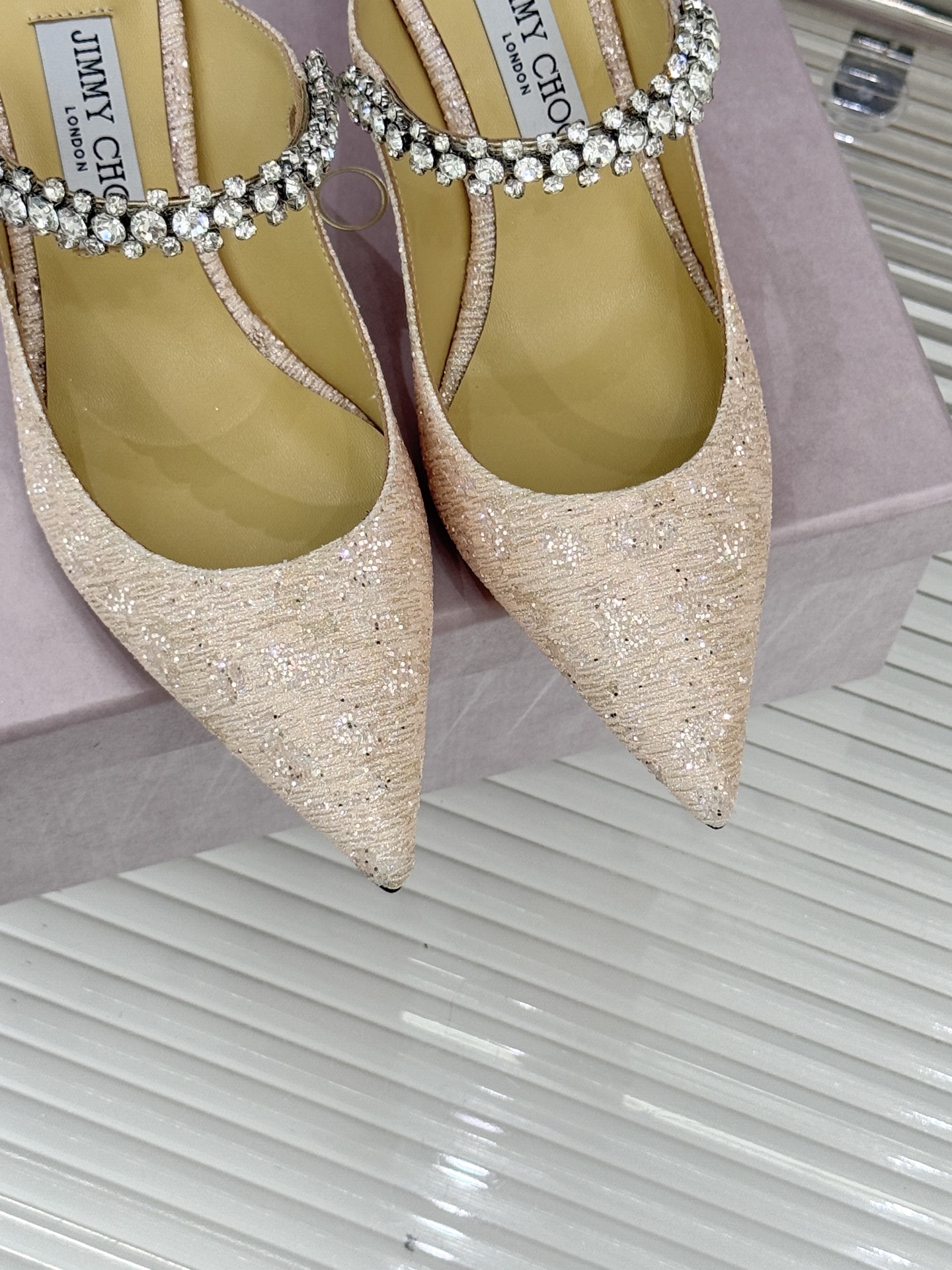 Jimmy Choo/吉米周经典钻石链条尖头高跟鞋超绝的水晶鞋 美到移不开视线鞋型做的非常秀气 不会过分