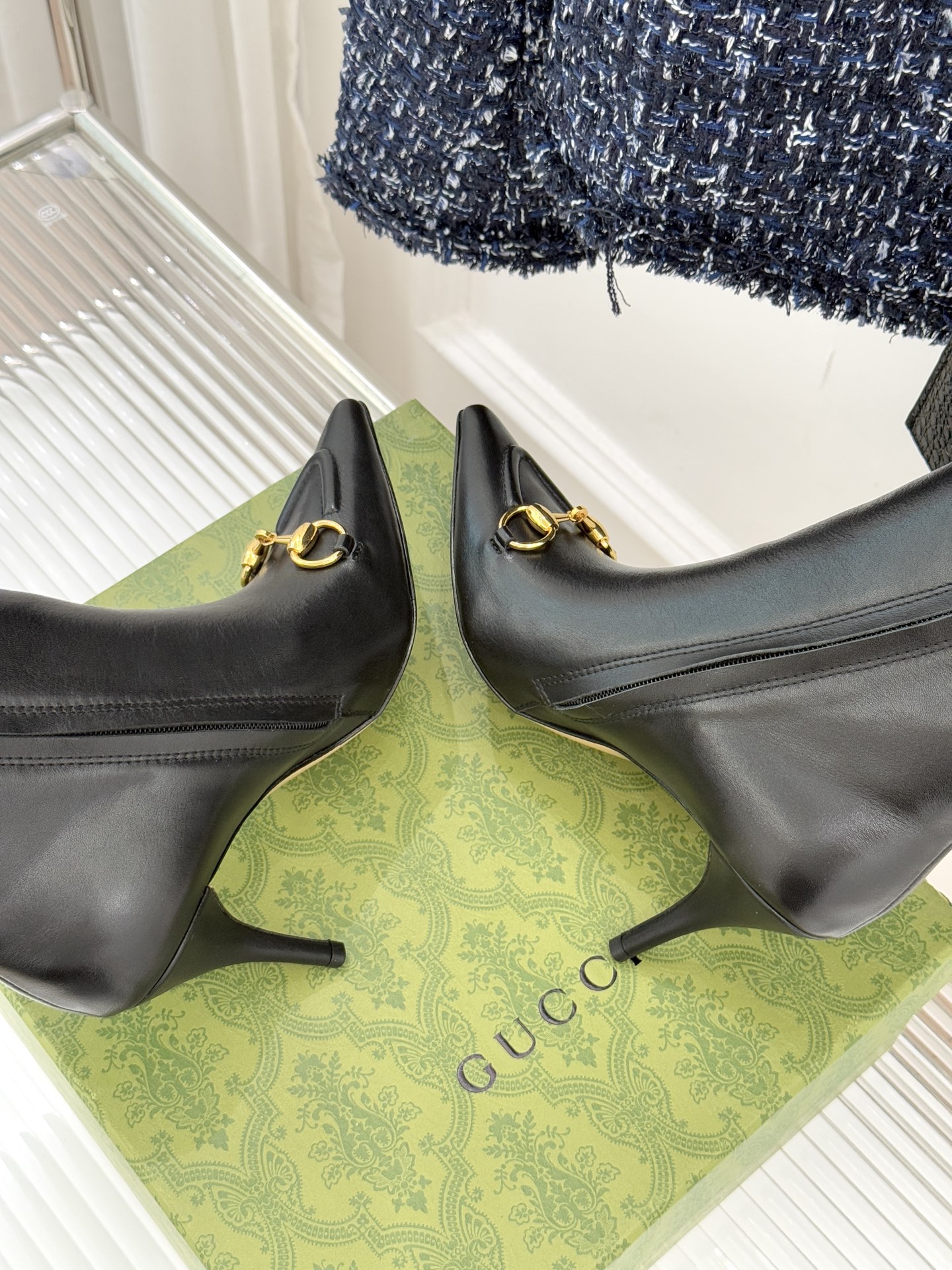 Gucci/古驰25WF新品马衔扣尖头侧拉链高跟短靴它以标志性的马衔扣为点睛之笔彰显着品牌深厚的马术传承