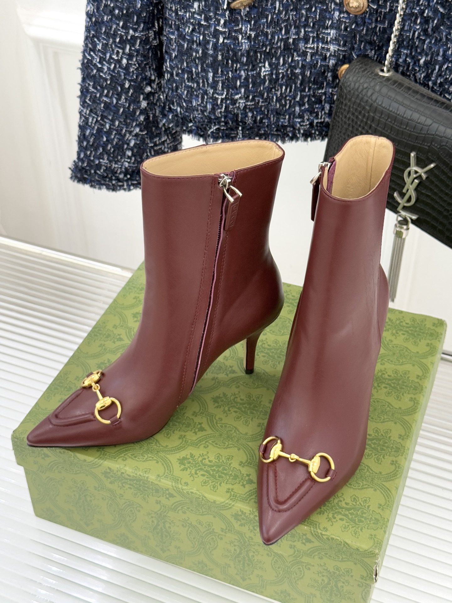 Gucci/古驰25WF新品马衔扣尖头侧拉链高跟短靴它以标志性的马衔扣为点睛之笔彰显着品牌深厚的马术传承