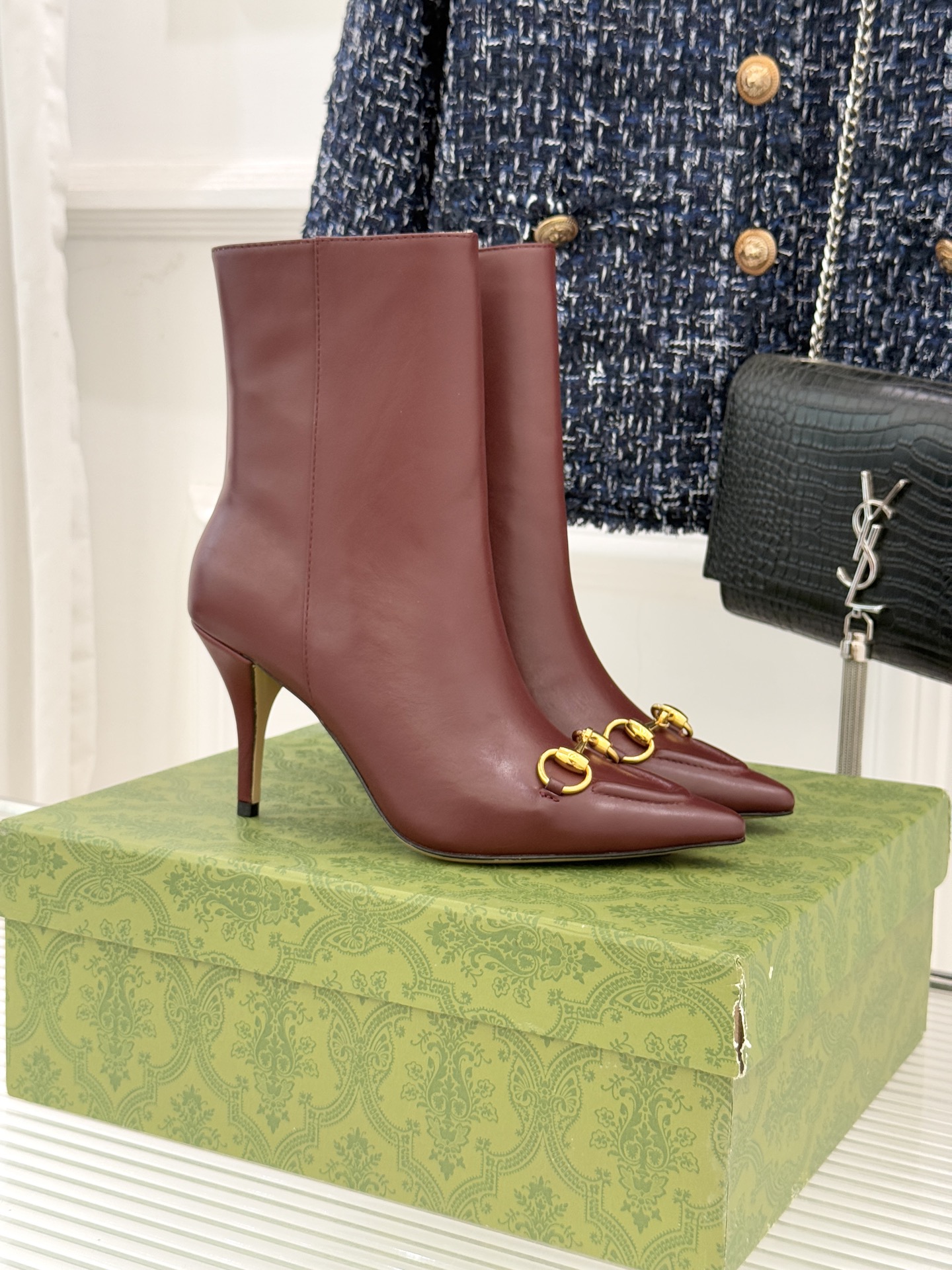 Gucci/古驰25WF新品马衔扣尖头侧拉链高跟短靴它以标志性的马衔扣为点睛之笔彰显着品牌深厚的马术传承