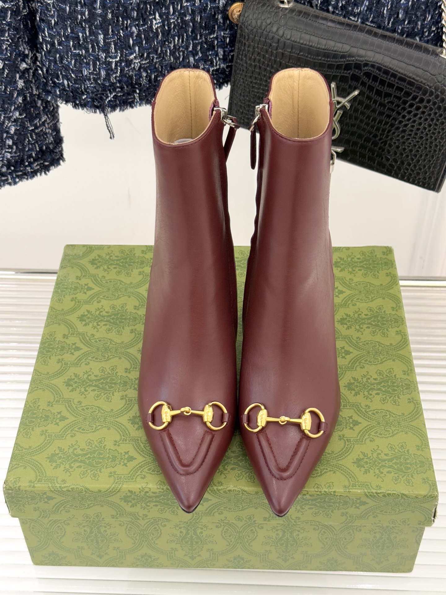 Gucci/古驰25WF新品马衔扣尖头侧拉链高跟短靴它以标志性的马衔扣为点睛之笔彰显着品牌深厚的马术传承