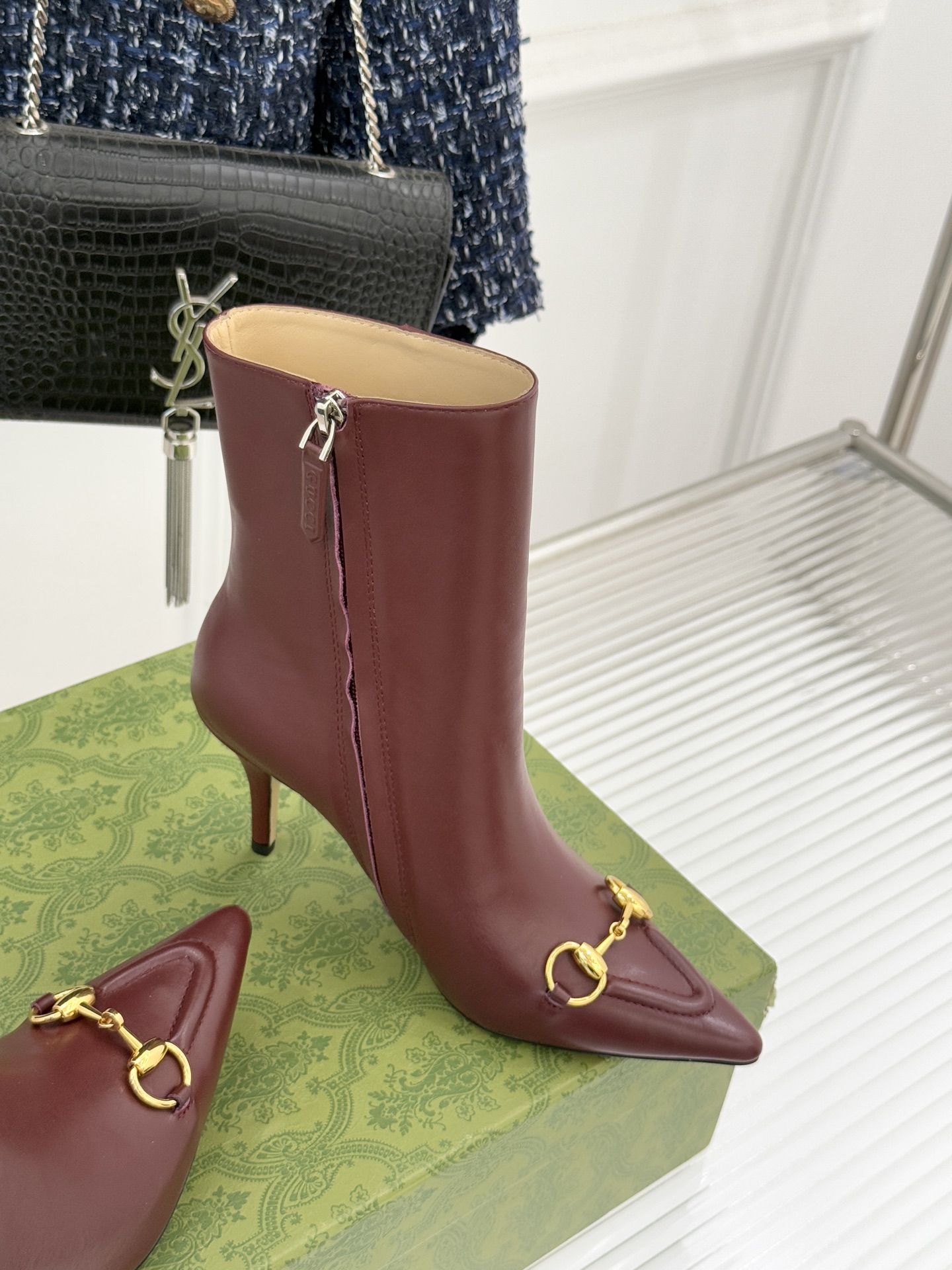 Gucci/古驰25WF新品马衔扣尖头侧拉链高跟短靴它以标志性的马衔扣为点睛之笔彰显着品牌深厚的马术传承