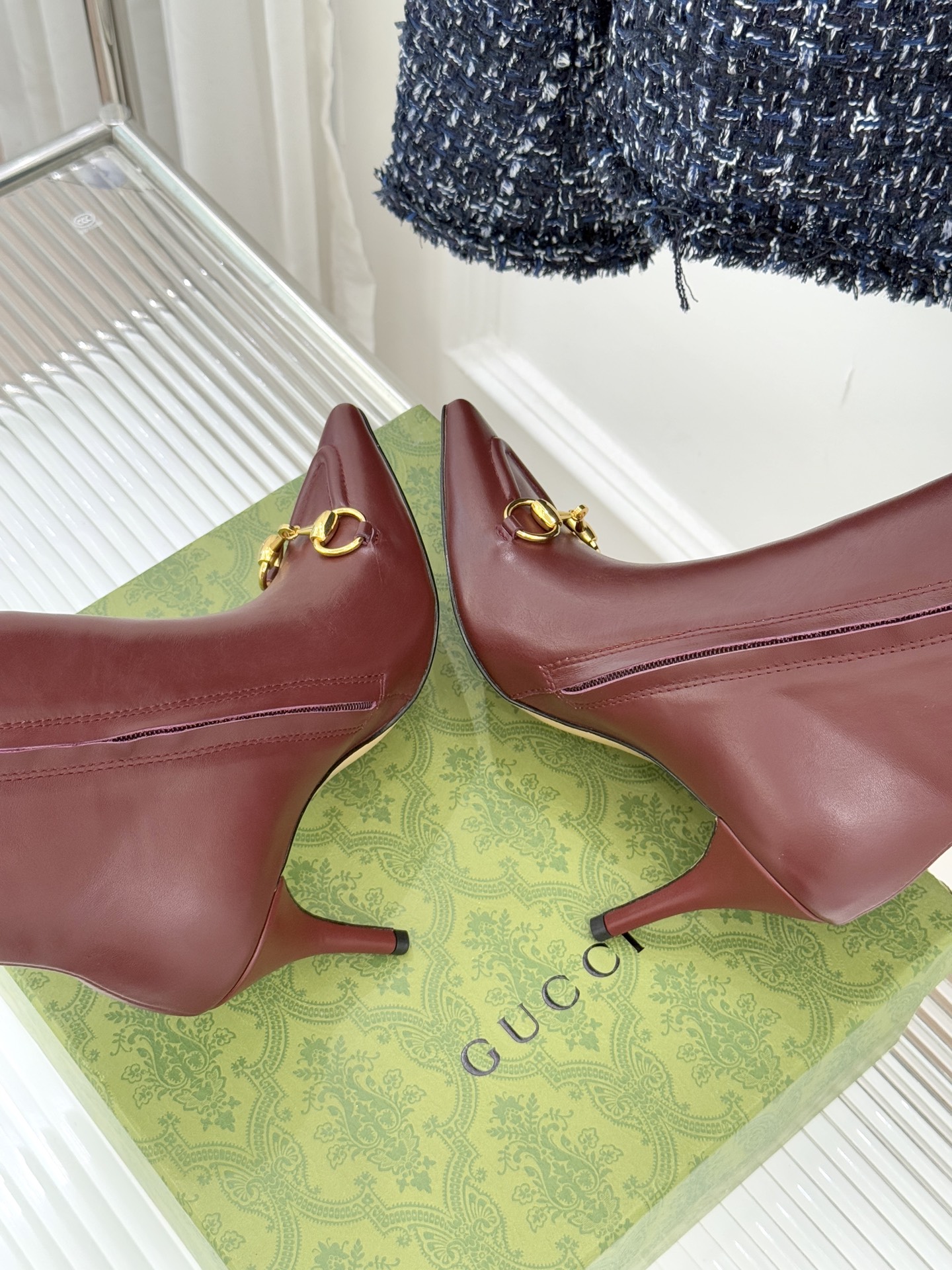 Gucci/古驰25WF新品马衔扣尖头侧拉链高跟短靴它以标志性的马衔扣为点睛之笔彰显着品牌深厚的马术传承