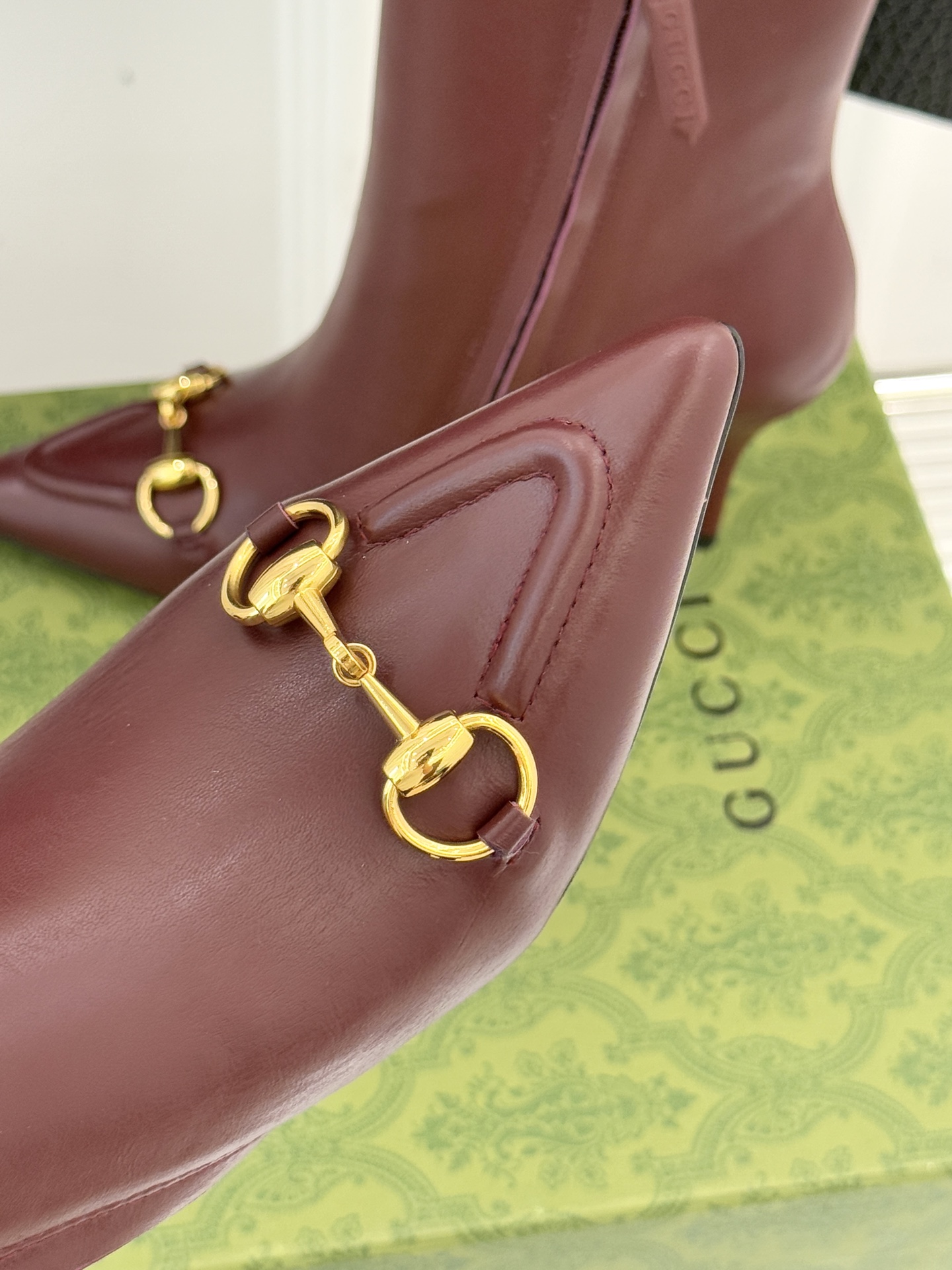 Gucci/古驰25WF新品马衔扣尖头侧拉链高跟短靴它以标志性的马衔扣为点睛之笔彰显着品牌深厚的马术传承