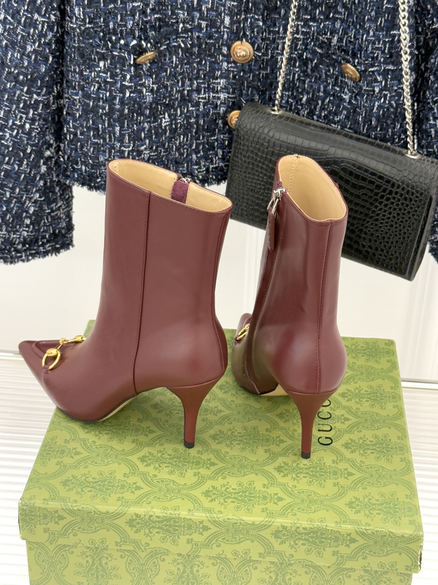 Gucci/古驰25WF新品马衔扣尖头侧拉链高跟短靴它以标志性的马衔扣为点睛之笔彰显着品牌深厚的马术传承